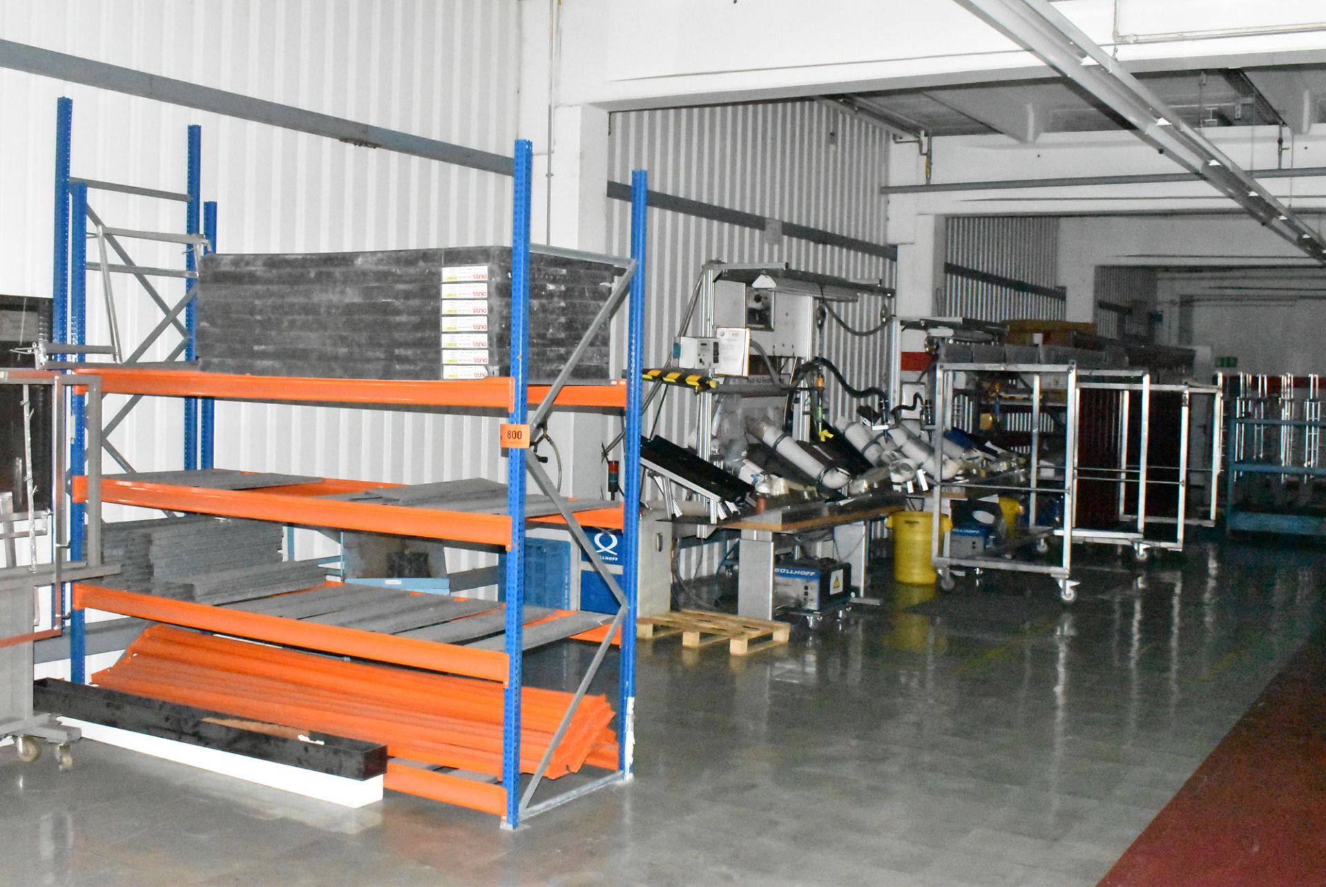 LOT/ ROLLING RACKS, ASSEMBLY TABLES & ADJUSTABLE PALLET RACKING (BAU 27) [Removal Fee = € 110 +