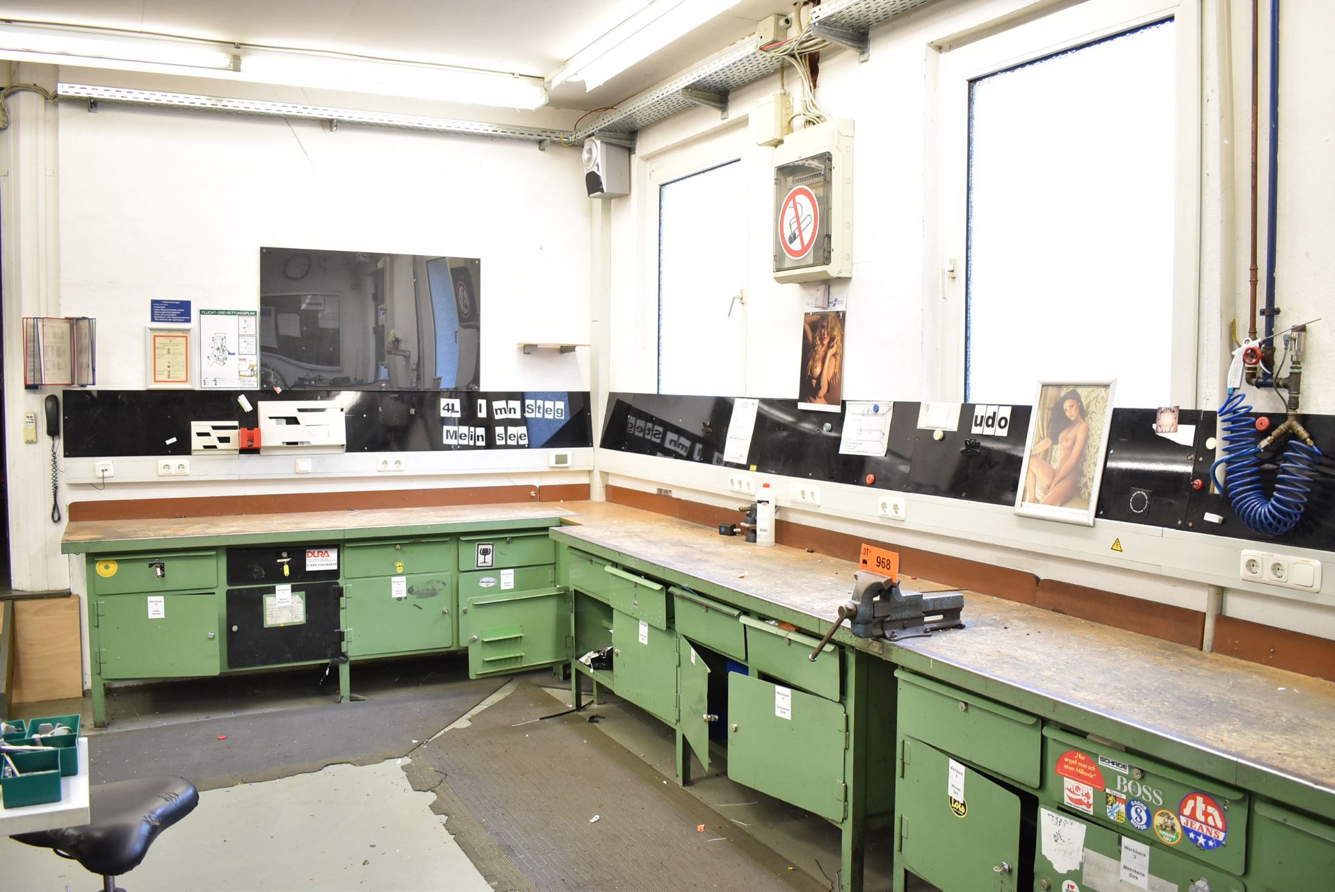 LOT/ WORK BENCHES WITH 120 MM VISE (BAU 19) [Removal Fee = € 110 + applicable VAT - Gerritsen