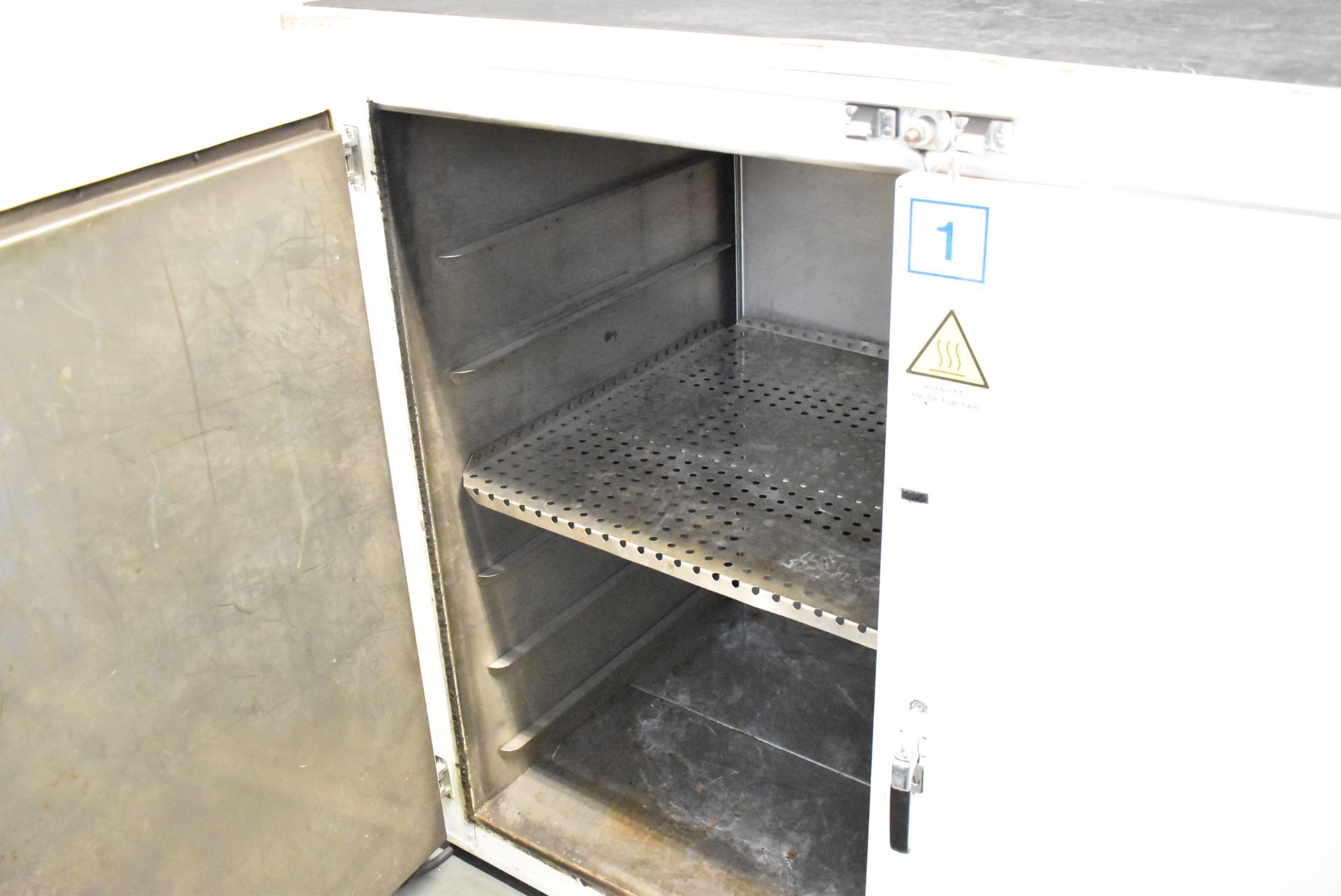 HORO 600V/SO ELECTRIC LAB OVEN WITH 150 DEG. C MAX. TEMP., S/N N/A (BAU 23) [Removal Fee = € 55 + - Image 2 of 3