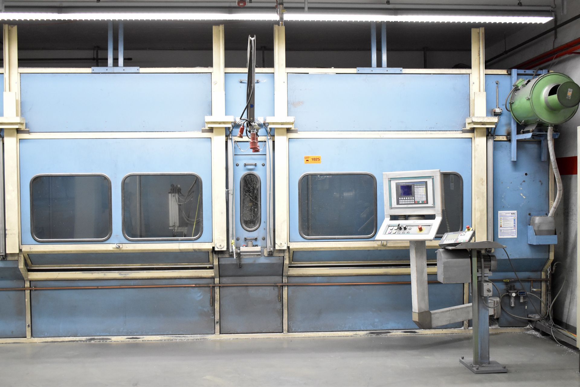 MAKA 7 AXIS CNC MACHINING CENTER WITH SIEMENS SINEUMERIK TOUCH SCREEN CNC CONTROL, FULL SOUNDPROOF - Image 2 of 9