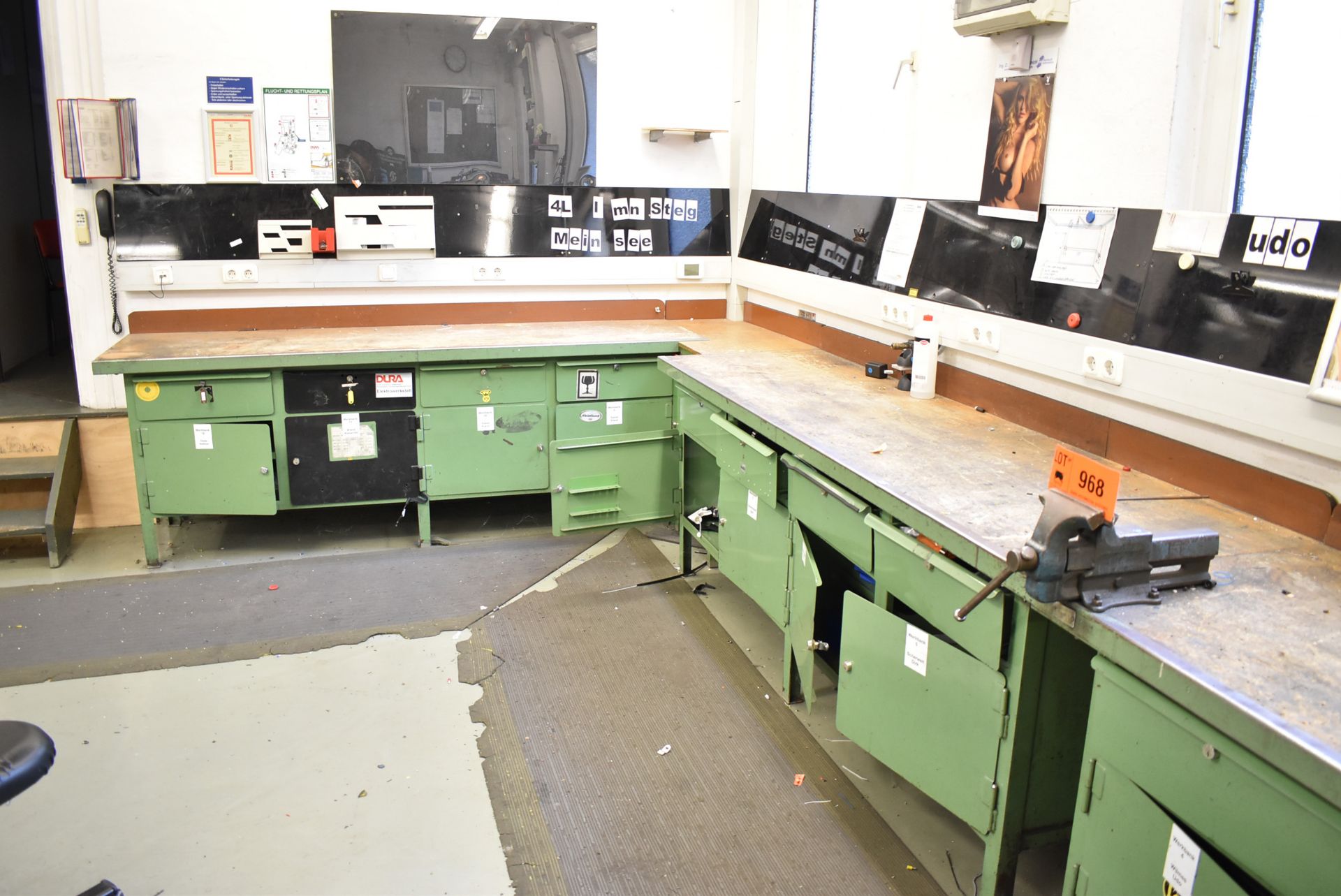 LOT/ WORK BENCHES WITH 120 MM VISE (BAU 19) [Removal Fee = € 110 + applicable VAT - Gerritsen - Image 2 of 2