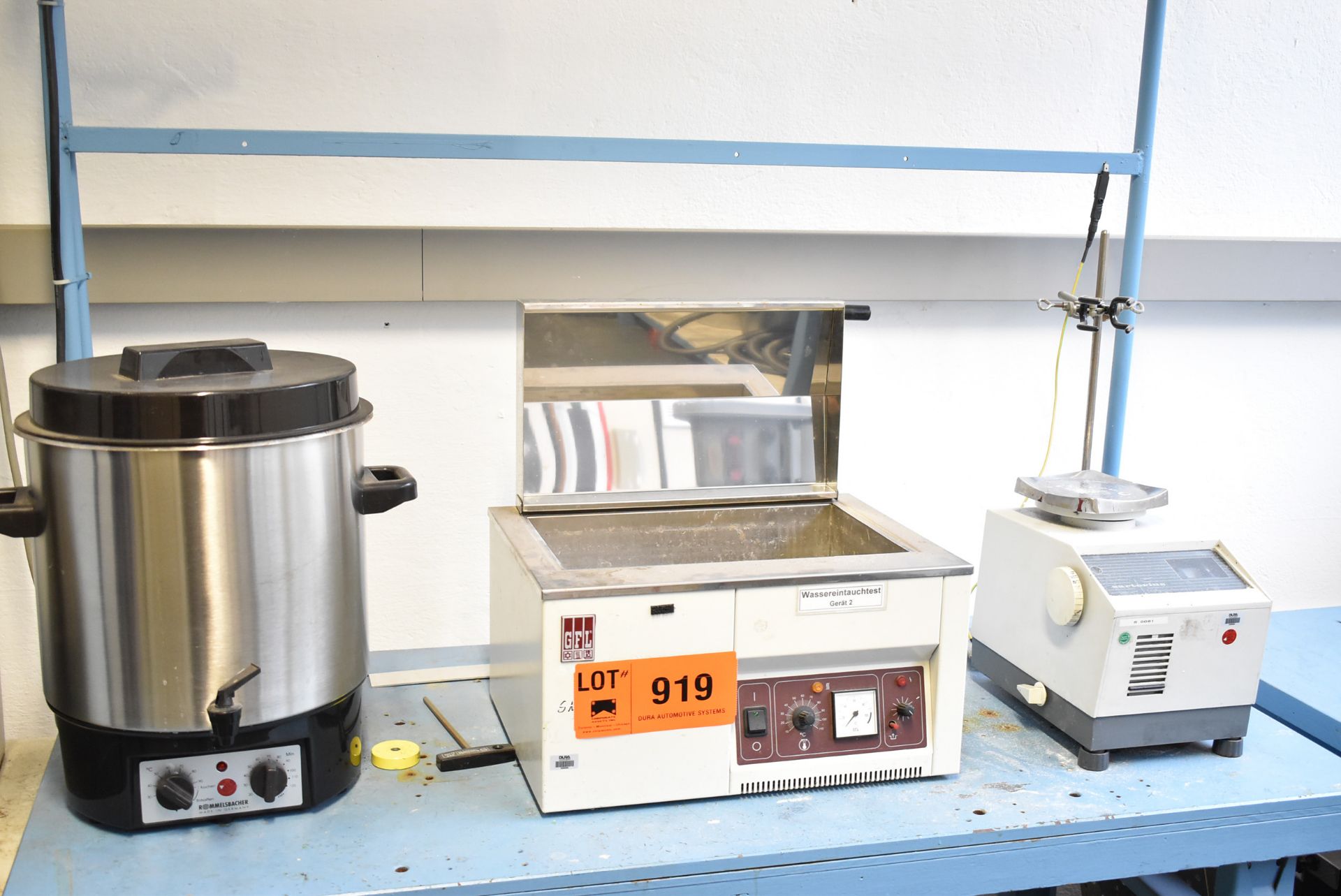 LOT/ LAB EQUIPMENT (BAU 23) [Removal Fee = € 27.50 + applicable VAT - Gerritsen Projects BV]