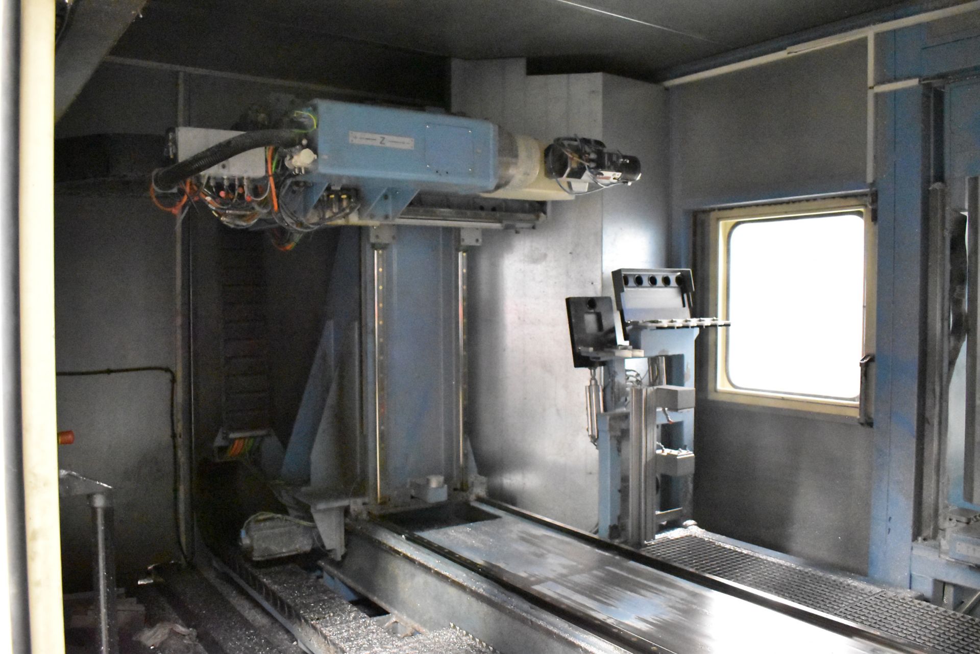 MAKA (2012) DC7D 7 AXIS CNC MACHINING CENTER WITH SIEMENS SINEUMERIK TOUCH SCREEN CNC CONTROL, - Image 8 of 12