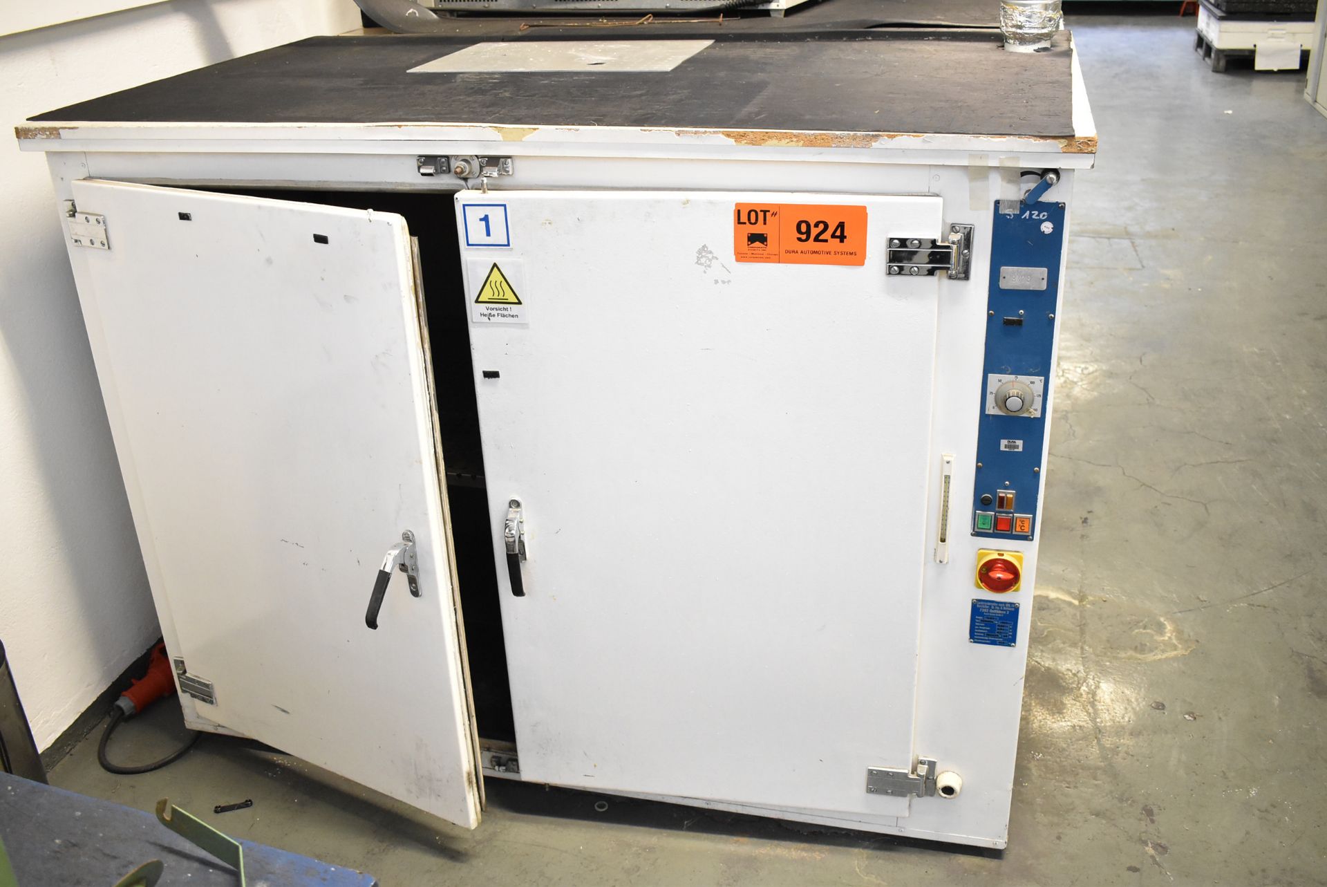 HORO 600V/SO ELECTRIC LAB OVEN WITH 150 DEG. C MAX. TEMP., S/N N/A (BAU 23) [Removal Fee = € 55 +