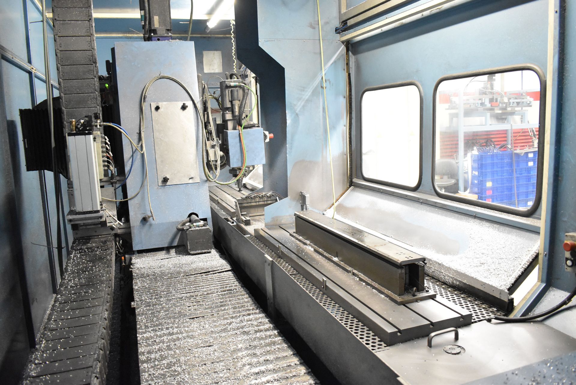 MAKA 7 AXIS CNC MACHINING CENTER WITH SIEMENS SINEUMERIK TOUCH SCREEN CNC CONTROL, FULL SOUNDPROOF - Image 4 of 9