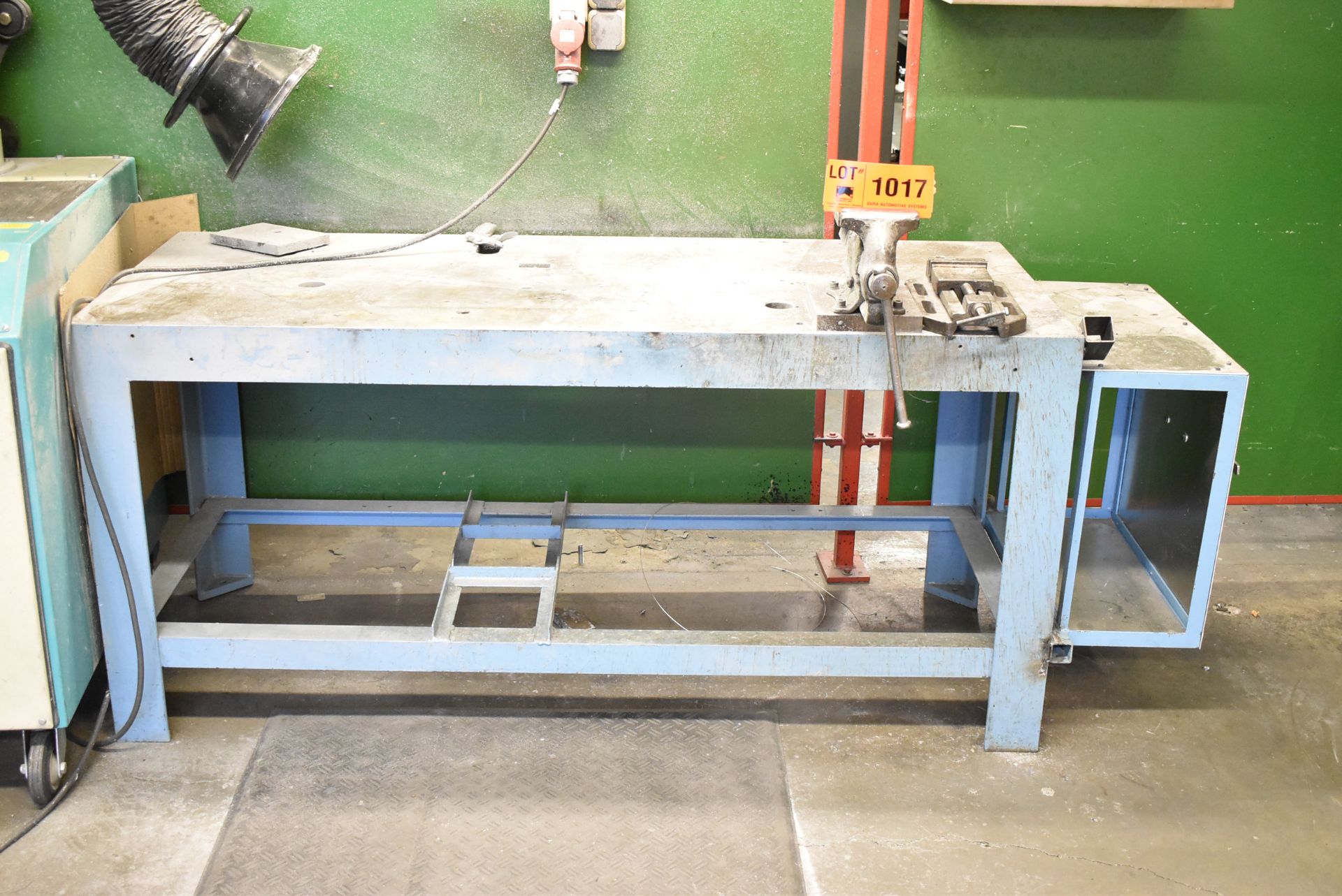STEEL WELDING TABLE WITH 120 MM VISE (SEL) [Removal Fee = € 27.50 + applicable VAT - Gerritsen