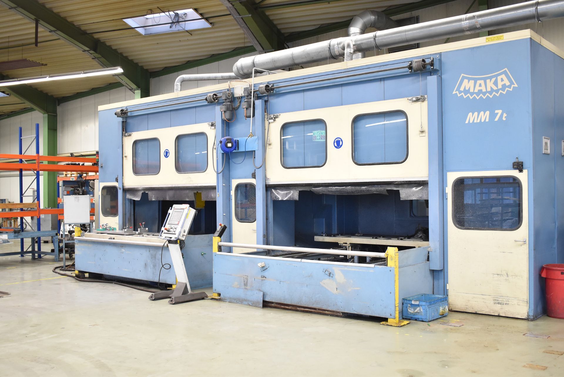 MAKA (2005) MM 7T 7 AXIS CNC MACHINING CENTER WITH BUJO CNC CONTROL, FULL SOUNDPROOF ENCLOSURE - Image 3 of 13