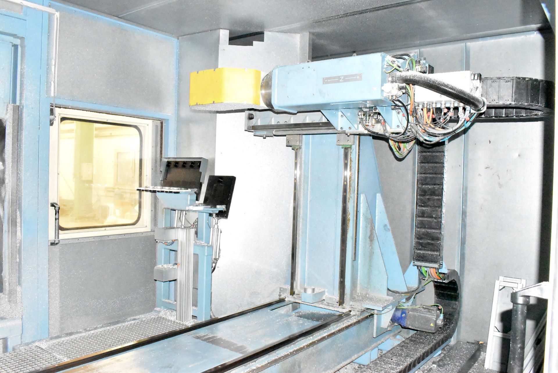 MAKA (2012) DC7D 7 AXIS CNC MACHINING CENTER WITH SIEMENS SINEUMERIK TOUCH SCREEN CNC CONTROL, - Image 7 of 12