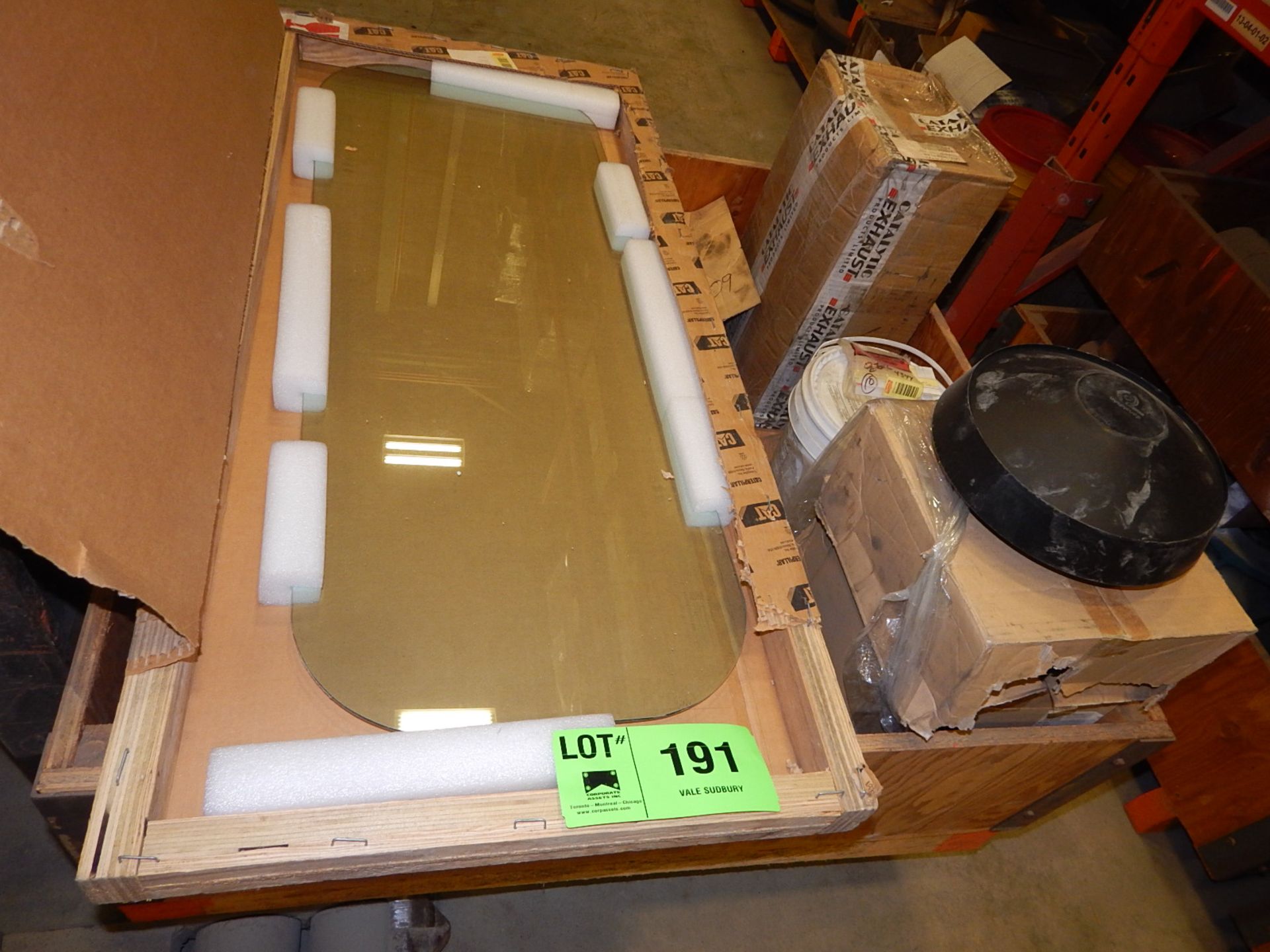 LOT/ MOBILE PARTS, WINDOW GLASS AND RAIN COVERS (CMD)
