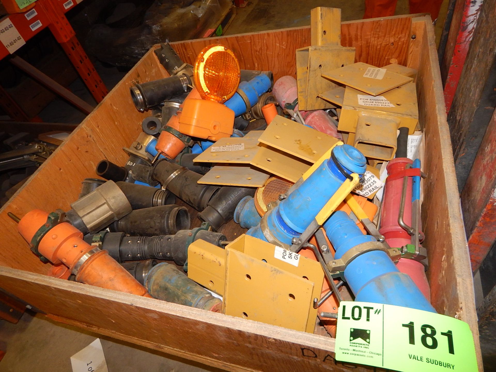 LOT/ ELECTRIC PLUGS AND MISC PARTS (CMD)