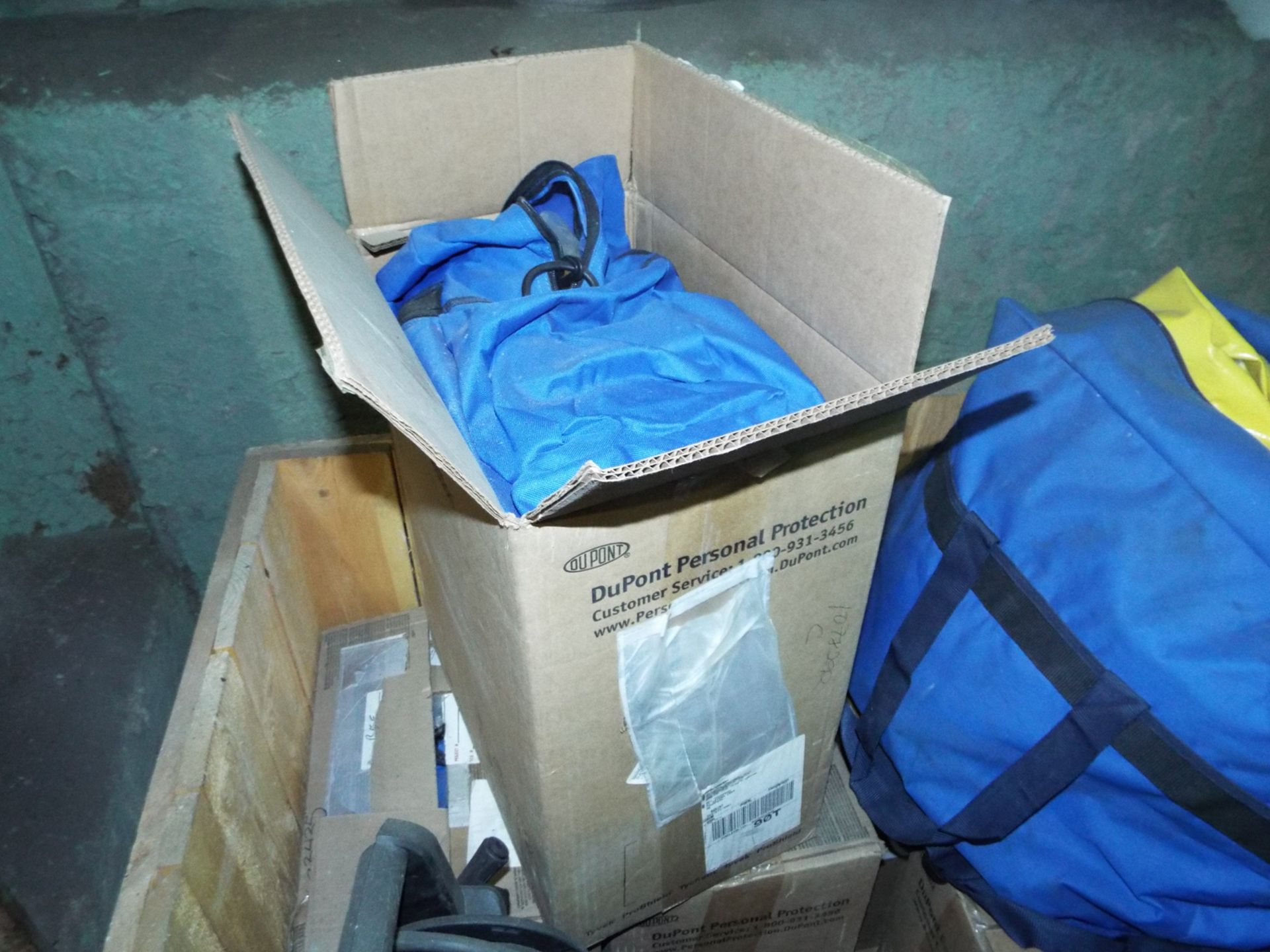 LOT/ CONTENTS OF CRATE - (6) DUPONT TYCHEM PPE ENCAPSULATED SUITS, (1) 1900 PSI PRESSURE WASHER, (1) - Image 4 of 4