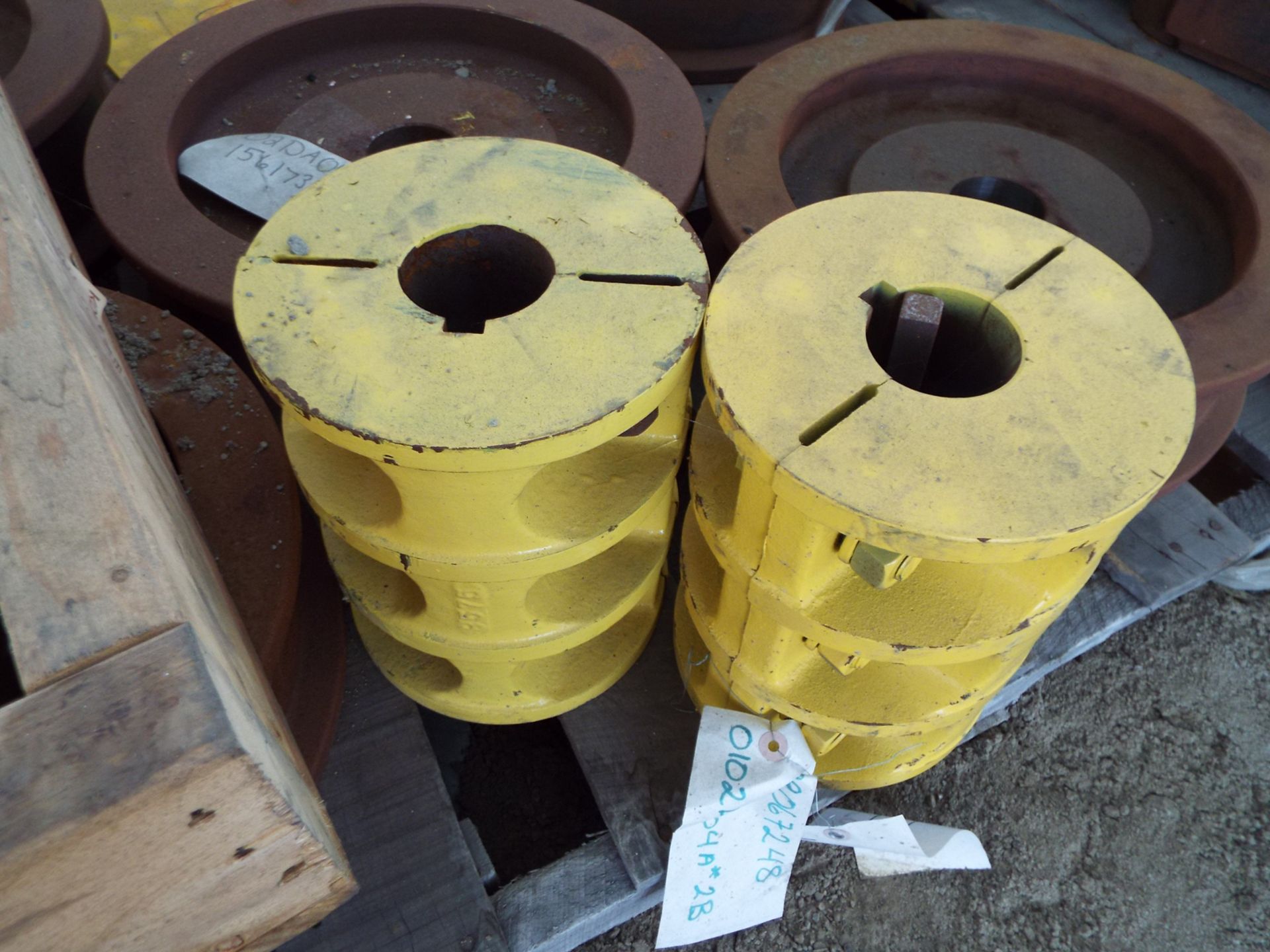 LOT/ CONTENTS OF SKID - (1) BRIDGE CRANE IDLER ASSEMBLY; (1) SHEPPARD NILES HOIST COUPLING; (1) - Image 3 of 3