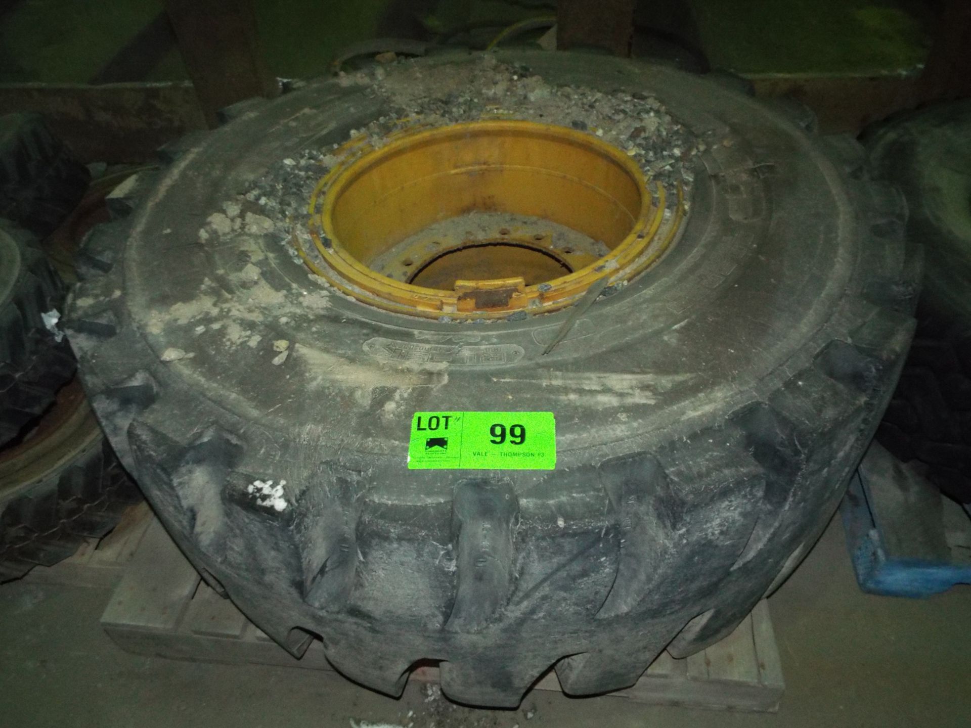 20.5R25 HEAVY DUTY TIRE WITH RIM