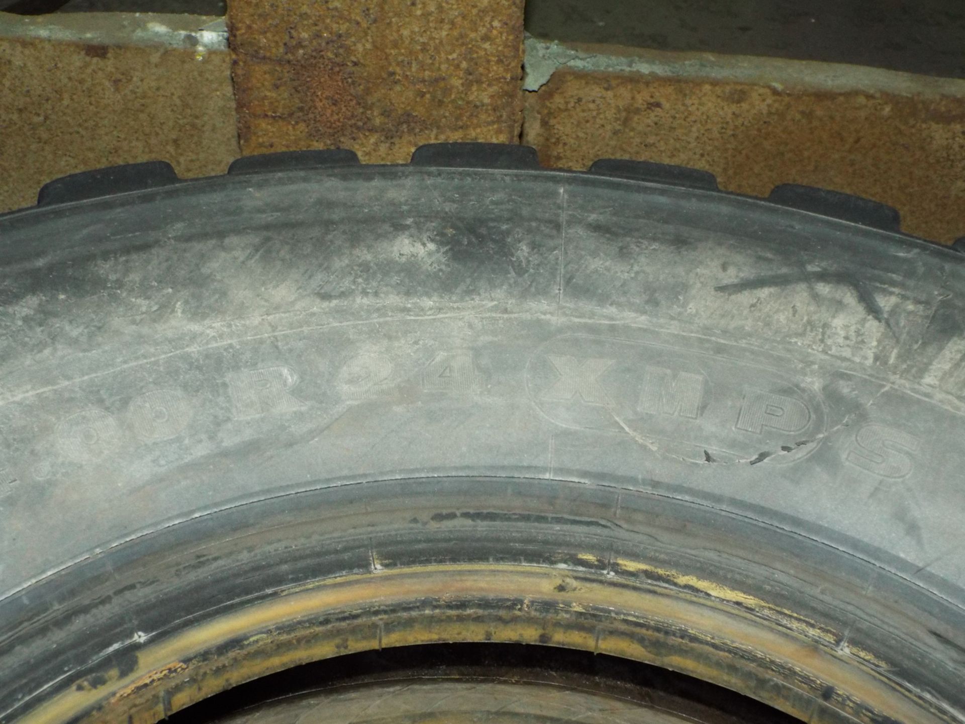 MICHELIN 4.00R24 XMPS HEAVY DUTY TIRE - Image 2 of 2