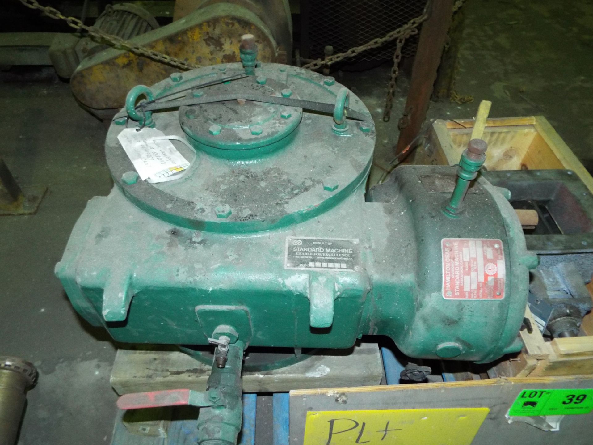 LOT/ CONTENTS OF SKID - HAMILTON GEAR 30:1 RATIO WORM TYPE GEARBOX (PLT 6EE) - Image 2 of 6