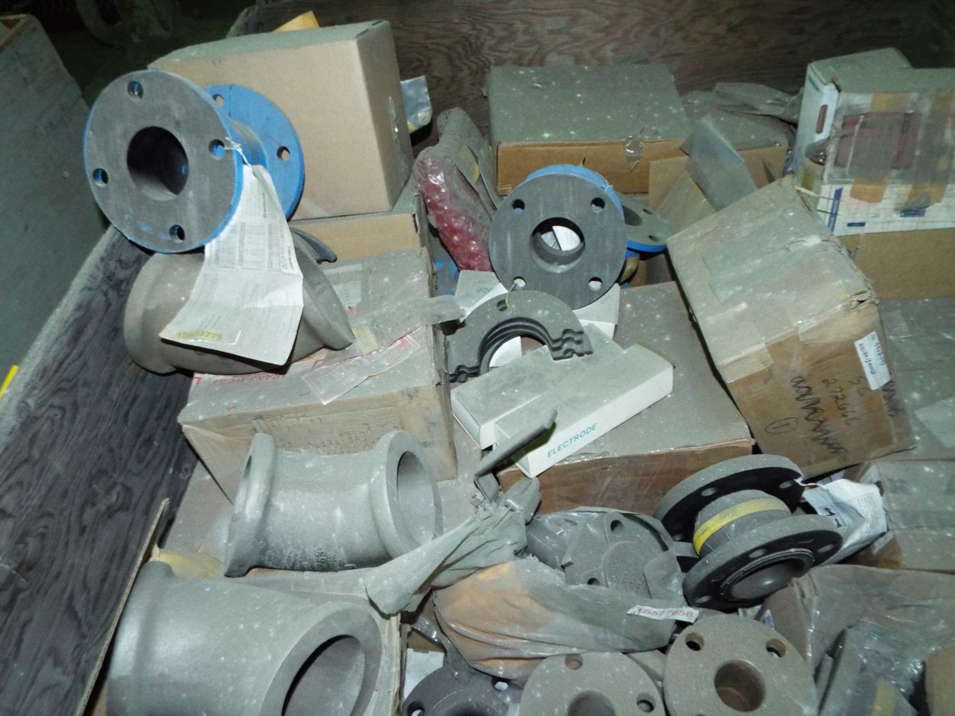 LOT/ CONTENTS OF CRATE INCLUDING BUT NOT LIMITED TO (2) 1HP, 1700RPM, 230/460V ELECTRIC MOTORS; ( - Image 2 of 3
