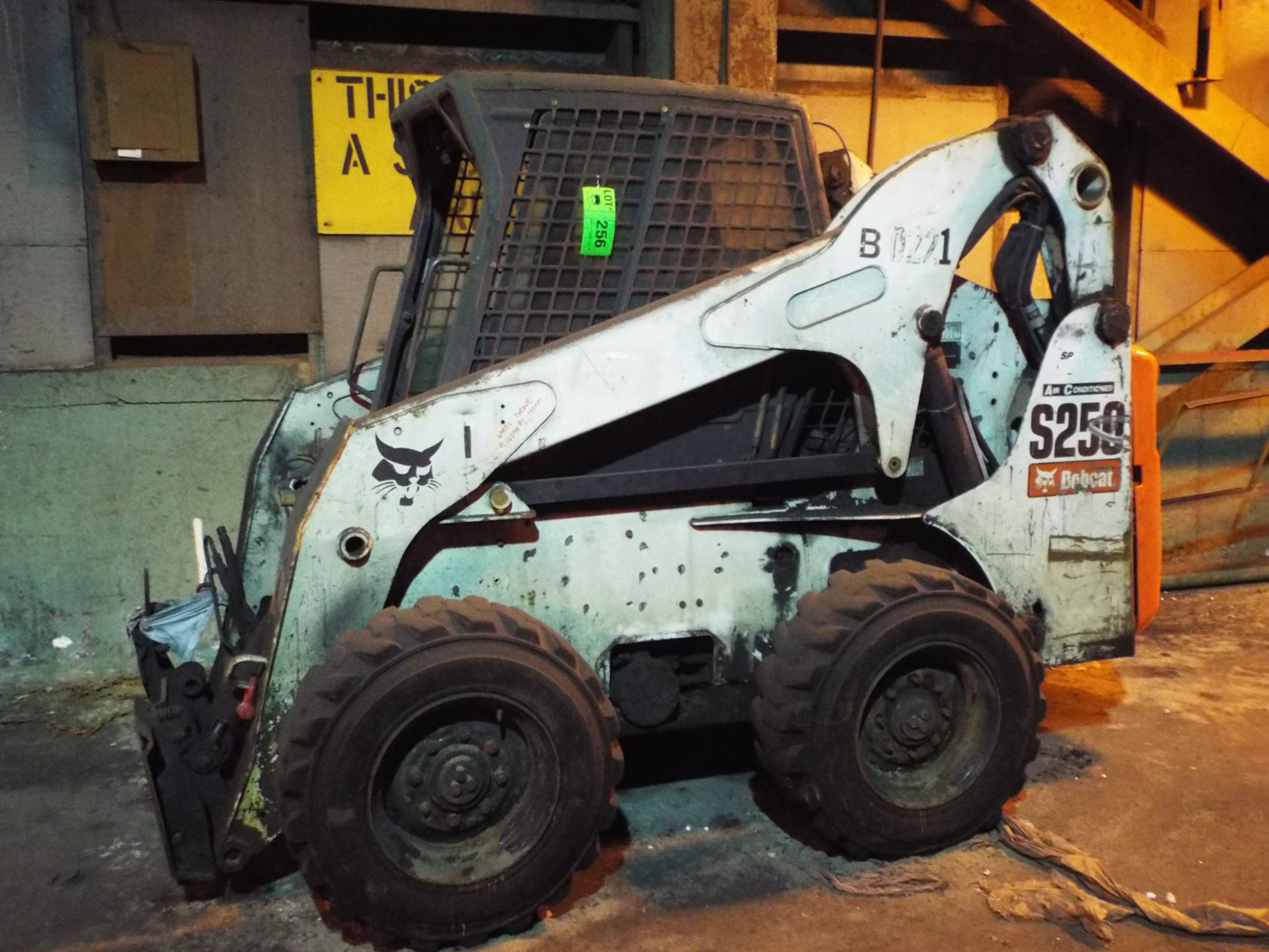 BOBCAT (2008) S250 COMPACT SKID STEER WHEEL LOADER WITH DIESEL ENGINE, 4 WHEEL DRIVE, 3RD VALVE, S/