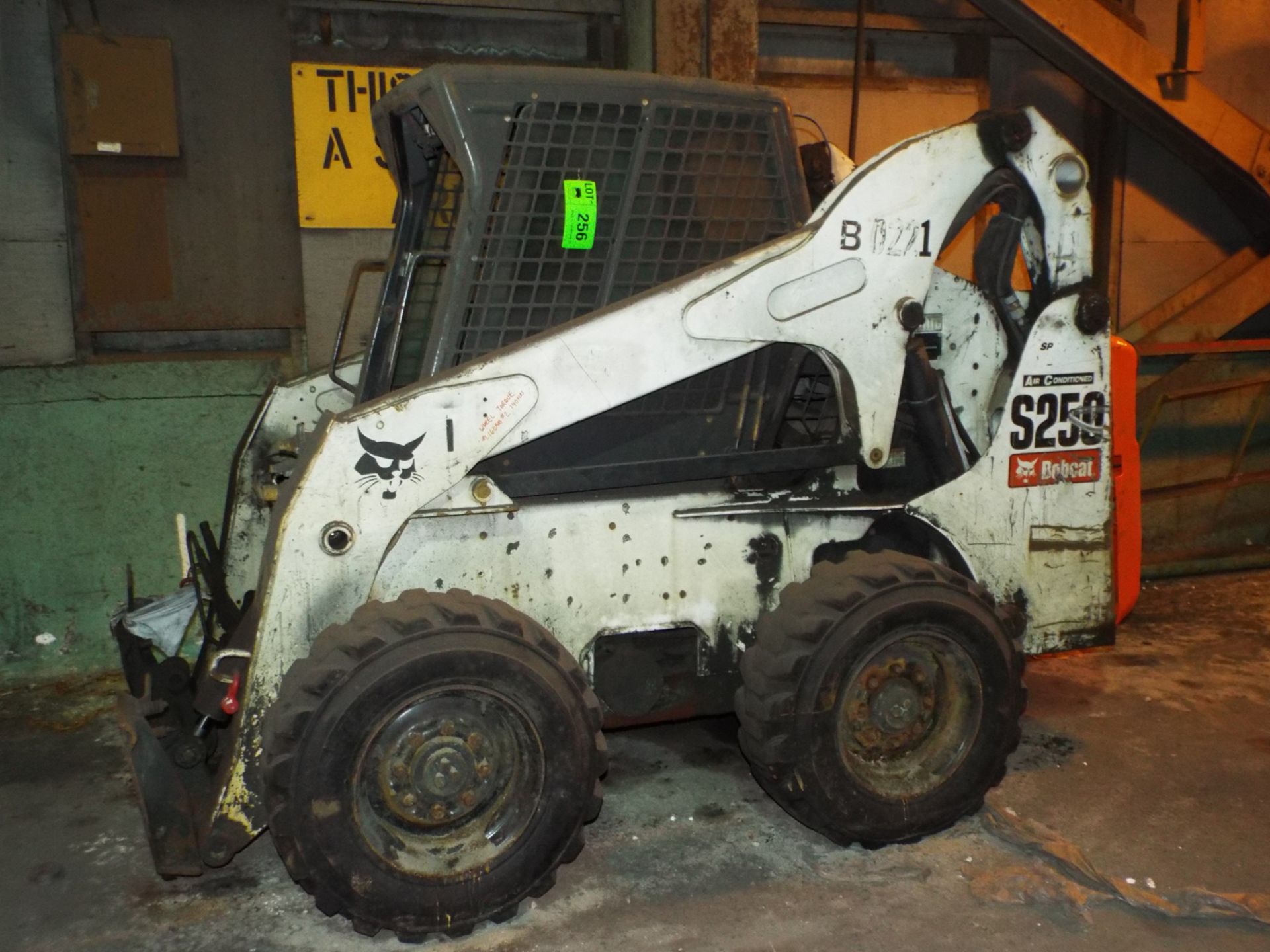 BOBCAT (2008) S250 COMPACT SKID STEER WHEEL LOADER WITH DIESEL ENGINE, 4 WHEEL DRIVE, 3RD VALVE, S/ - Image 8 of 8