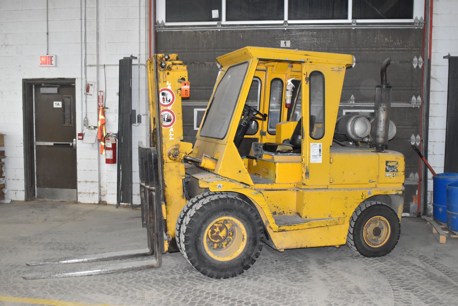 LANSING BAGNALL FOPR6 4.0 LPG OUTDOOR FORKLIFT WITH 8000 LB. CAPACITY, 185" MAX. LIFT HEIGHT, - Image 2 of 8