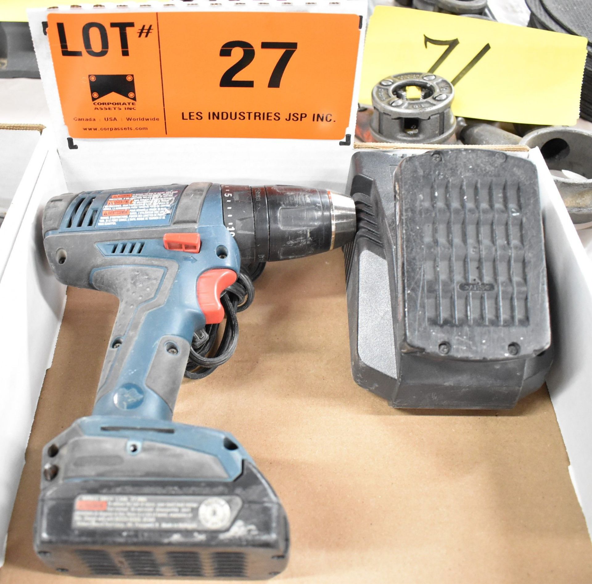 LOT/ BOSCH CORDLESS DRILL WITH CHARGER AND BATTERY