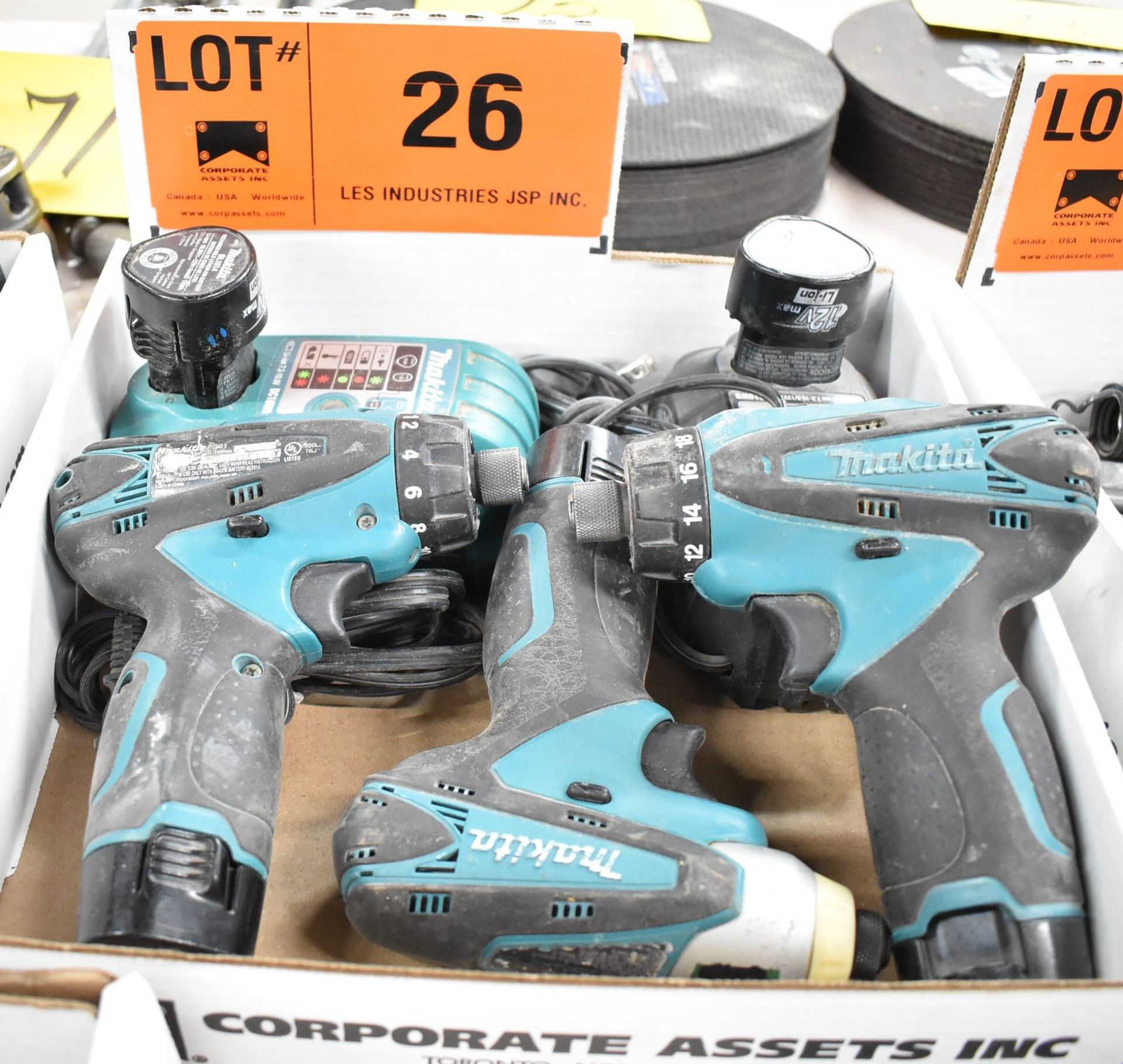 LOT/ (3) MAKITA CORDLESS DRILLS WITH CHARGERS AND BATTERIES