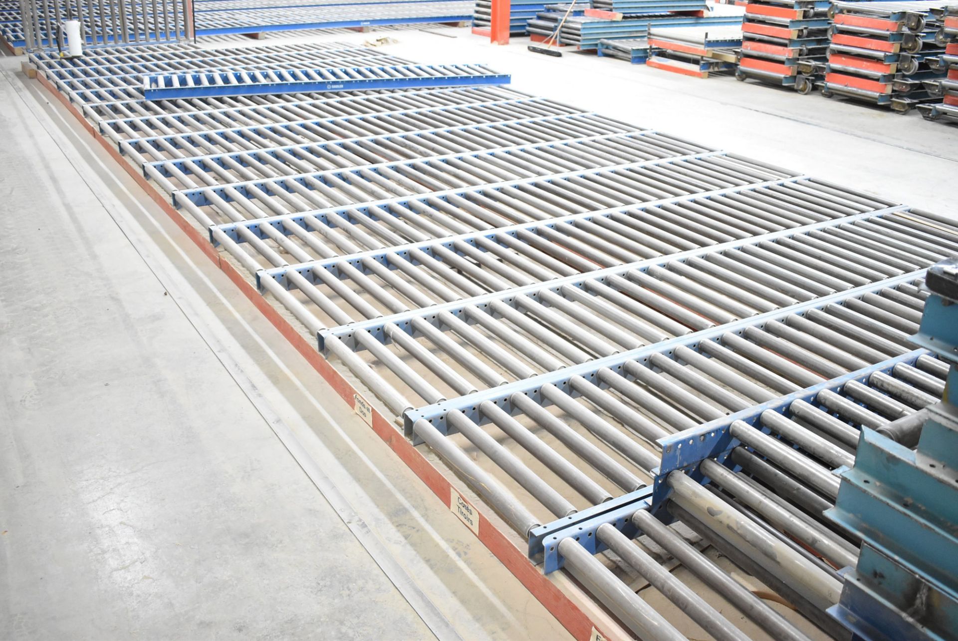 LOT/ (28) SECTIONS OF 24"X10' ROLLER CONVEYOR [RIGGING FEES FOR LOT #398 - $325 CDN PLUS - Image 3 of 3