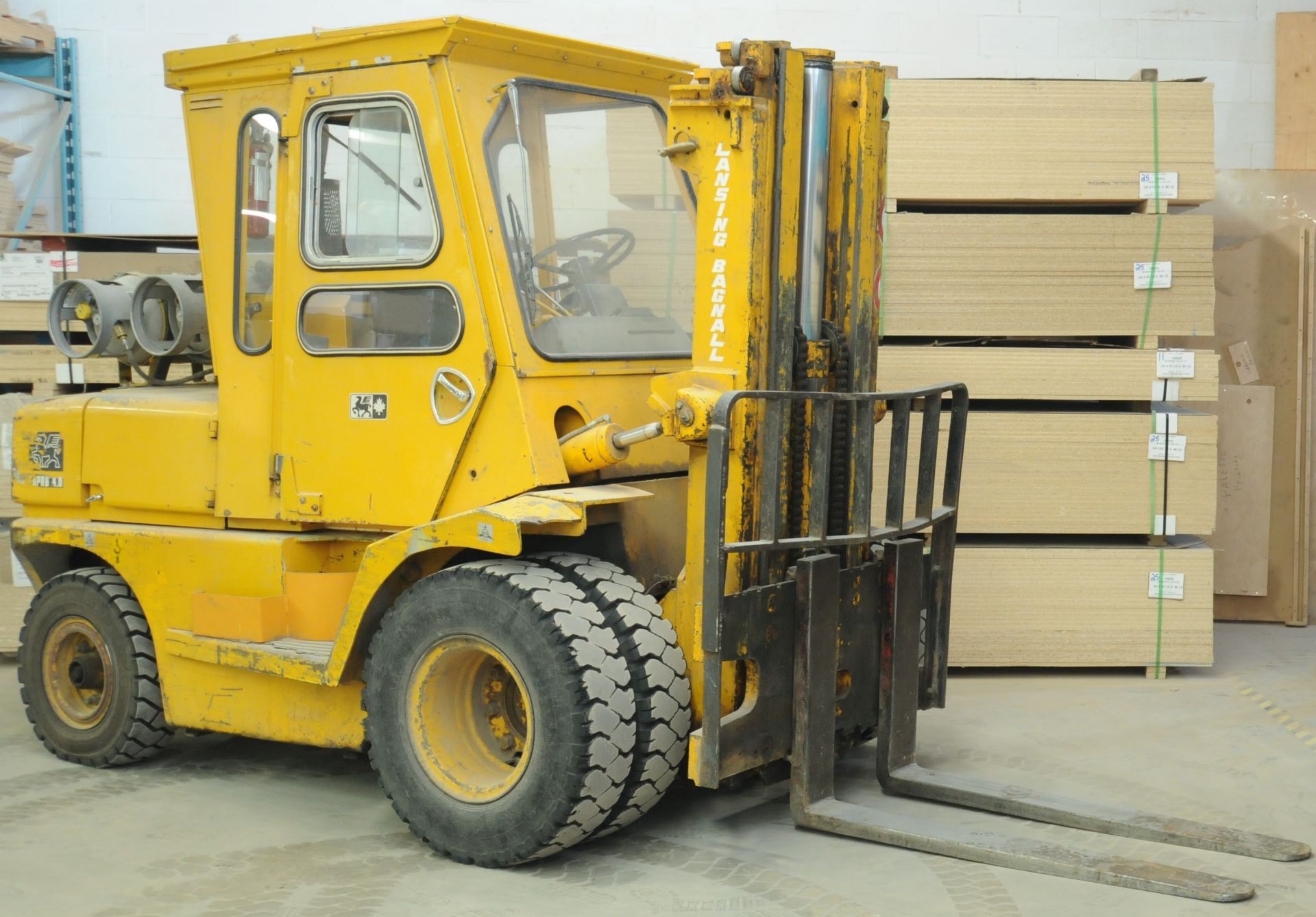 LANSING BAGNALL FOPR6 4.0 LPG OUTDOOR FORKLIFT WITH 8000 LB. CAPACITY, 185" MAX. LIFT HEIGHT,