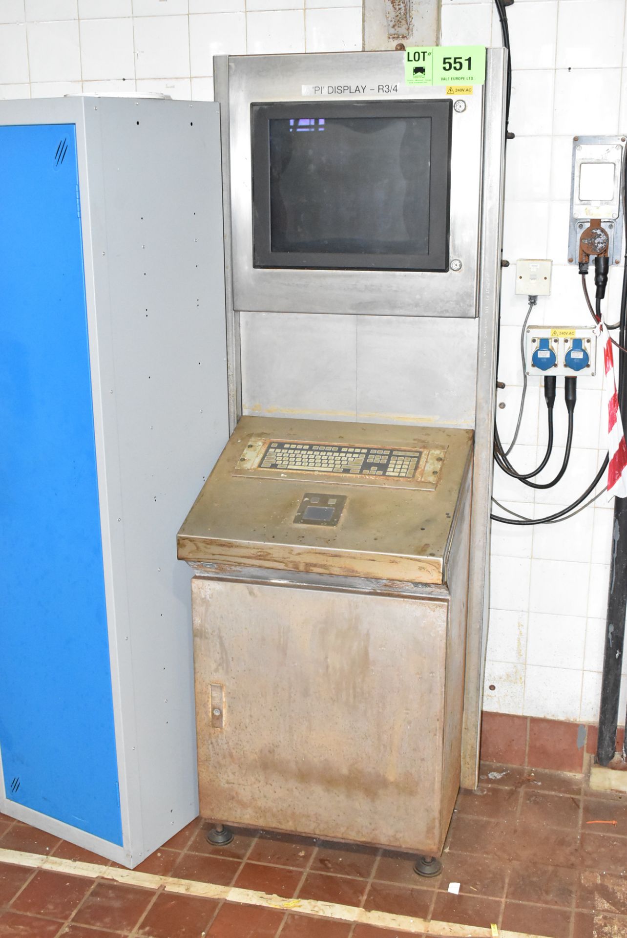 STAINLESS STEEL PLC CONTROL CABINET (CI) (WET BUILDING 1ST FLOOR) [RIGGING FEES FOR LOT #551 - £