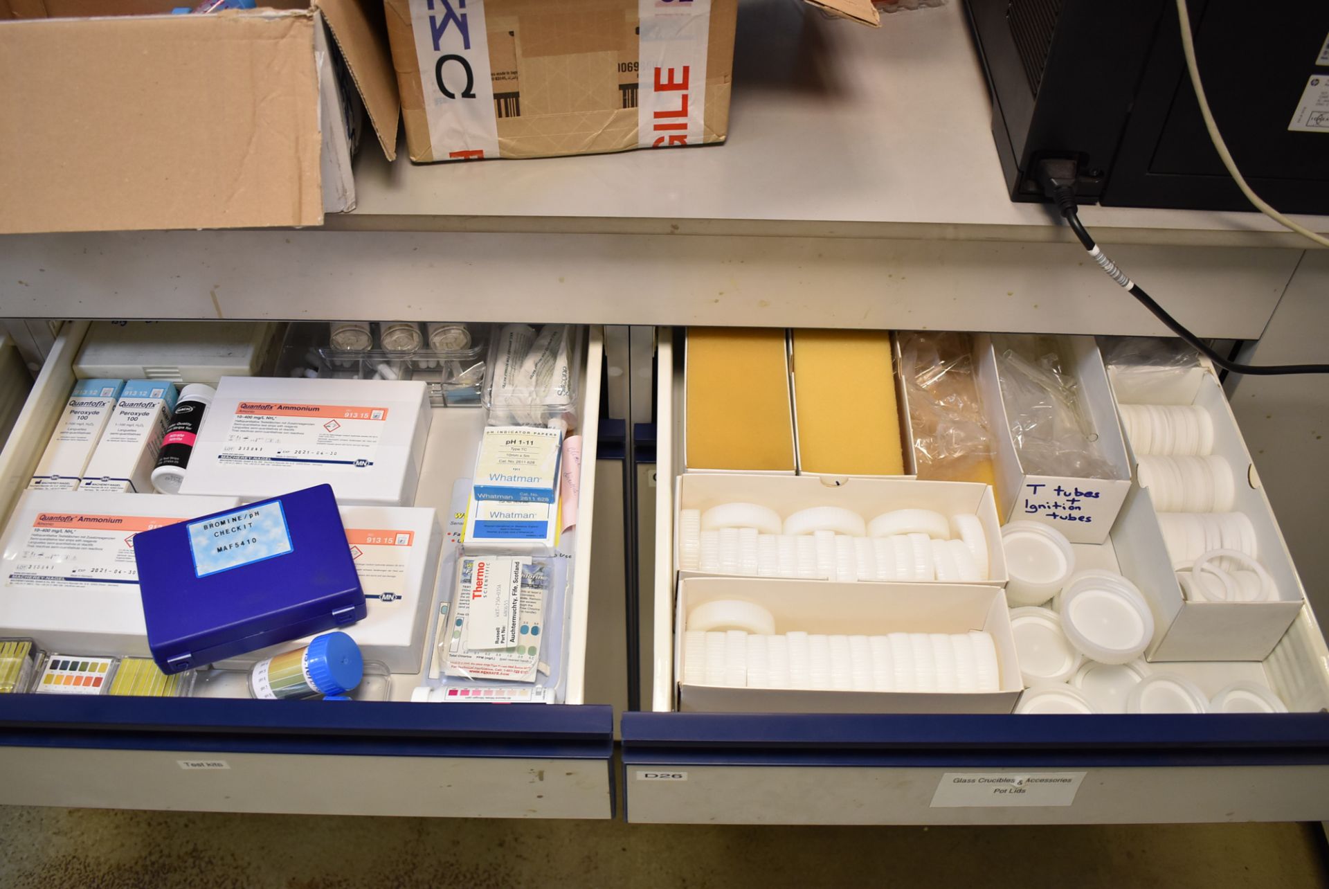 LOT/ 3 SECTION LAB STORAGE CABINET WITH CONTENTS - TEST KITS, GLASSWARE, PLASTIC PODS (ROOM 264) [ - Image 2 of 3