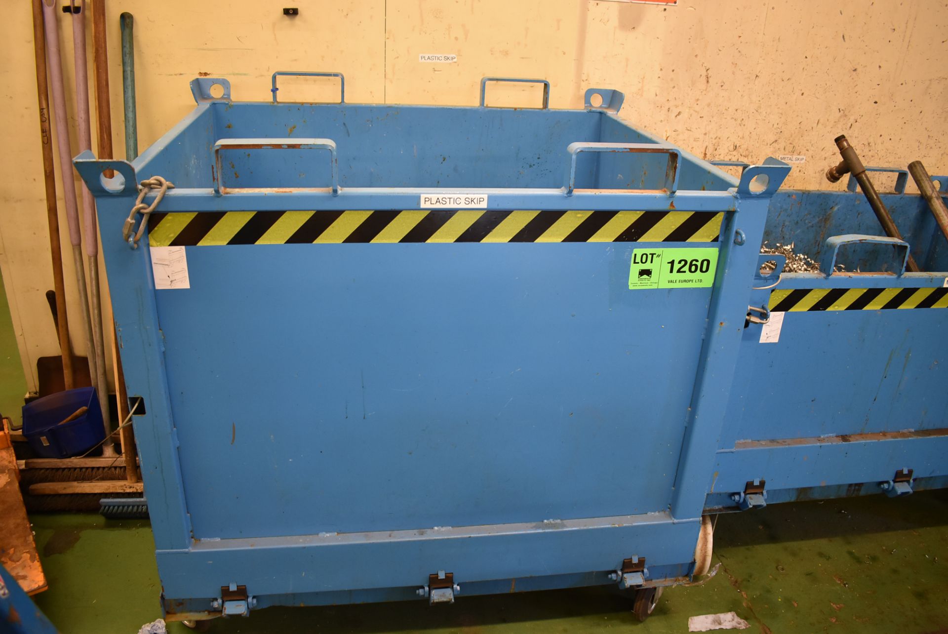 STEEL ROLLING CHIP BIN (MAINTENANCE SHOP) [RIGGING FEES FOR LOT #1260 - £50 PLUS APPLICABLE TAXES]