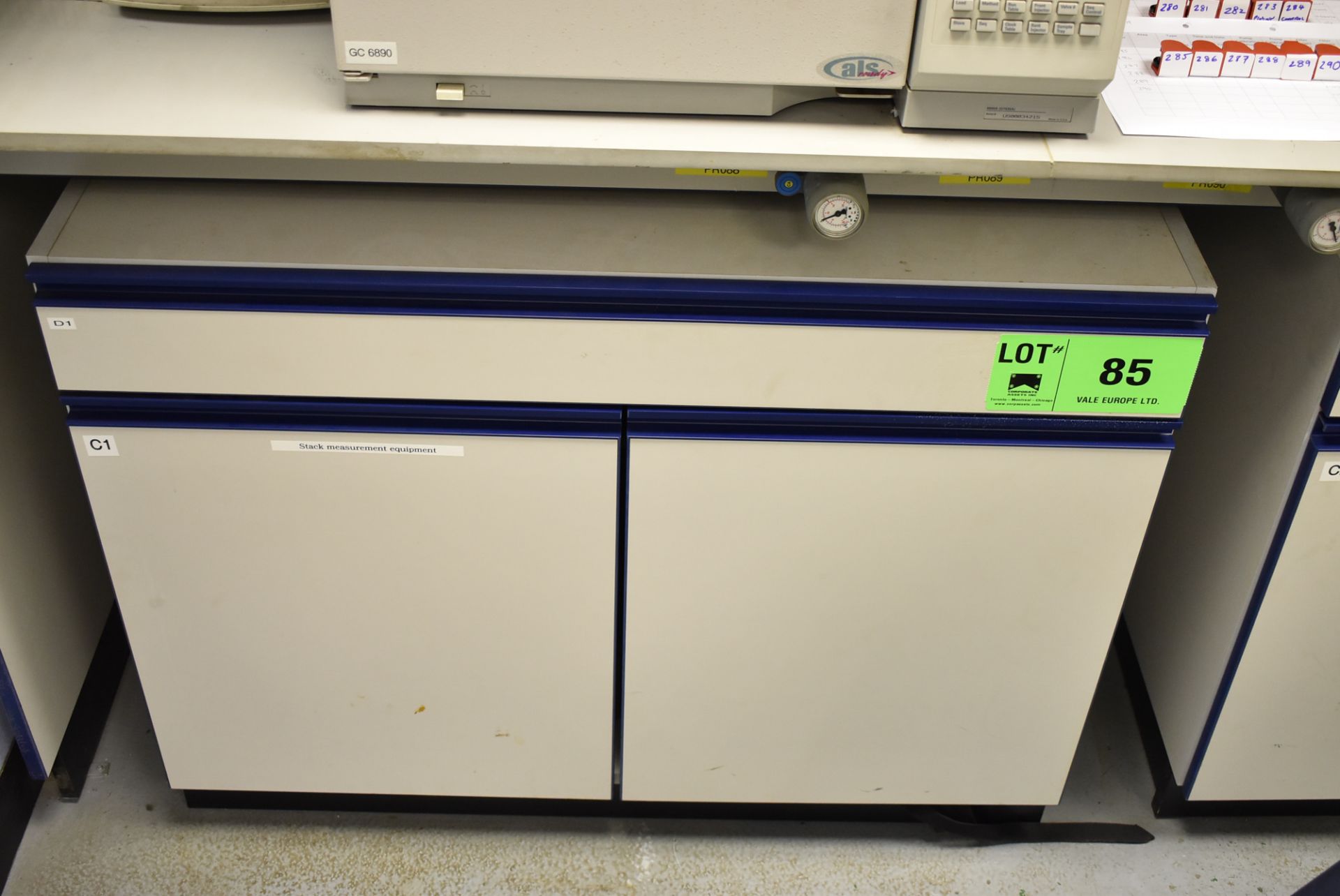 LOT/ 2 SECTION LAB STORAGE CABINET WITH CONTENTS - STACK MEASUREMENT EQUIPMENT & ACCESSORIES (ROOM