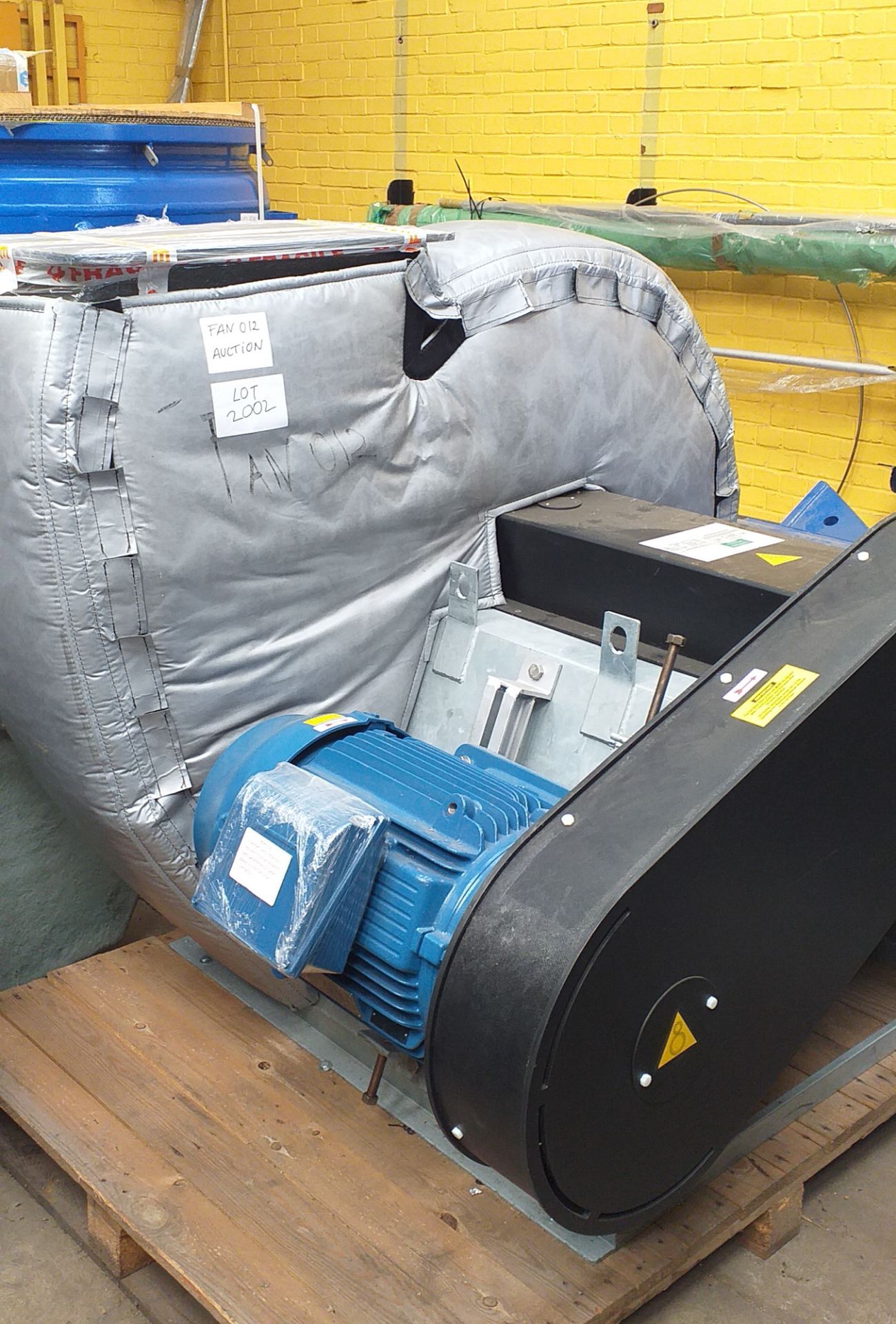 LARGE CENTRIFUGAL FAN [RIGGING FEES FOR LOT #2002 - £50 PLUS APPLICABLE TAXES]