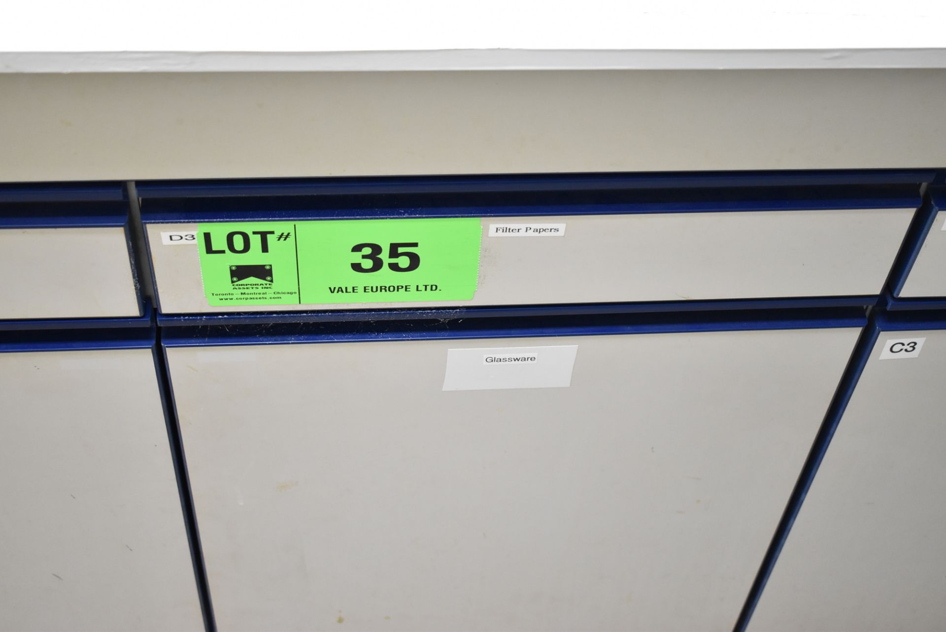 5 SECTION LAB STORAGE CABINETS WITH CONTENTS - GLASSWARE, PIPETTES, ACCESSORIES (DELAYED