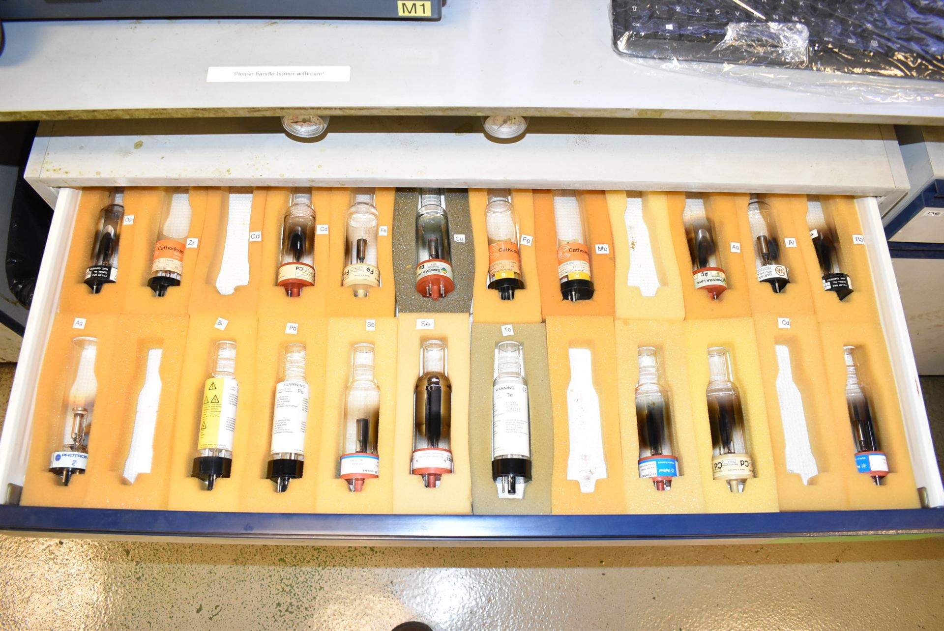 LOT/ CABINET WITH AGILENT SPECTROMETER SUPPLIES - HOLLOW CATHODE LAMPS, STANDARD SOLUTIONS (ROOM - Image 2 of 3