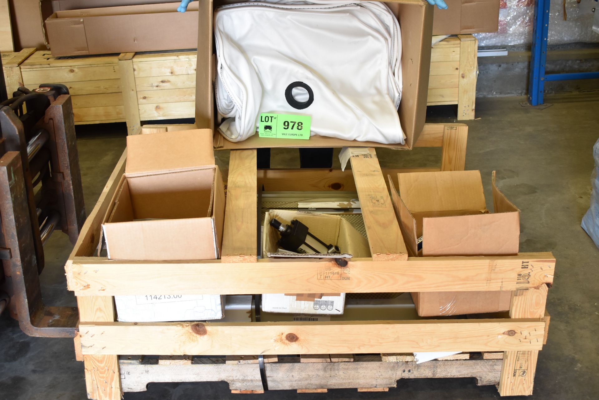 LOT/ SIEMENS FILTER PRESS SPARE PARTS (CI) (STORES BAY 3) [RIGGING FEES FOR LOT #978 - £50 PLUS
