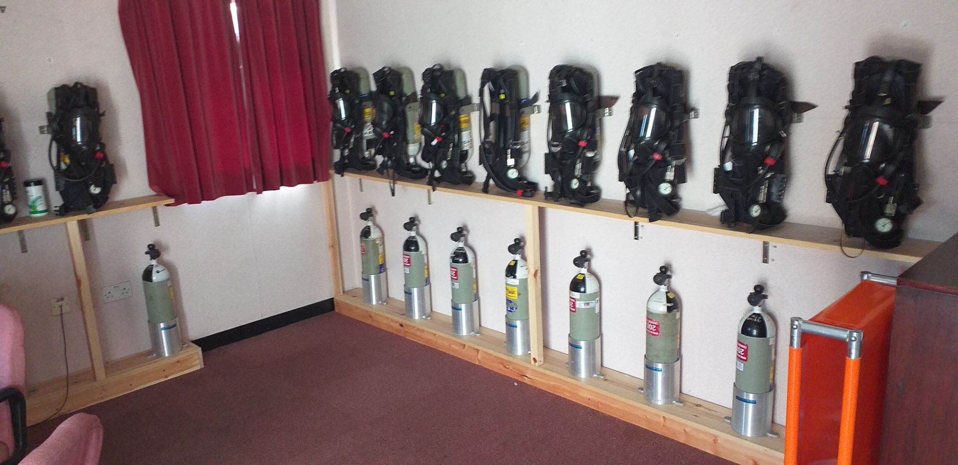 12 REPACEMENT OXYGEN GAS CYLINDERS [RIGGING FEES FOR LOT #2026 - £150 PLUS APPLICABLE TAXES]
