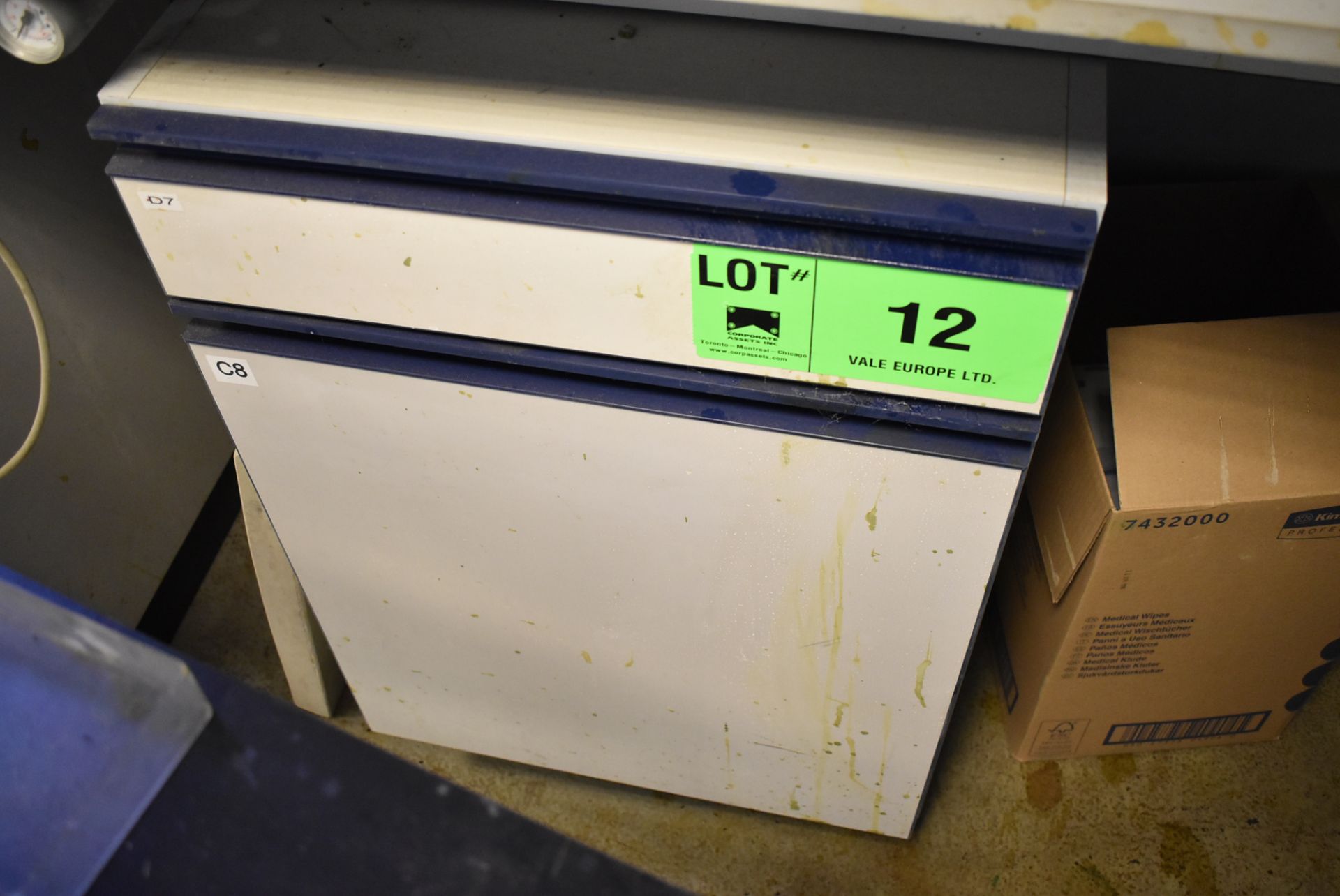 LOT/ CABINET WITH AGILENT SPECTROMETER SUPPLIES (ROOM 264) [RIGGING FEES FOR LOT #12 - £150 PLUS