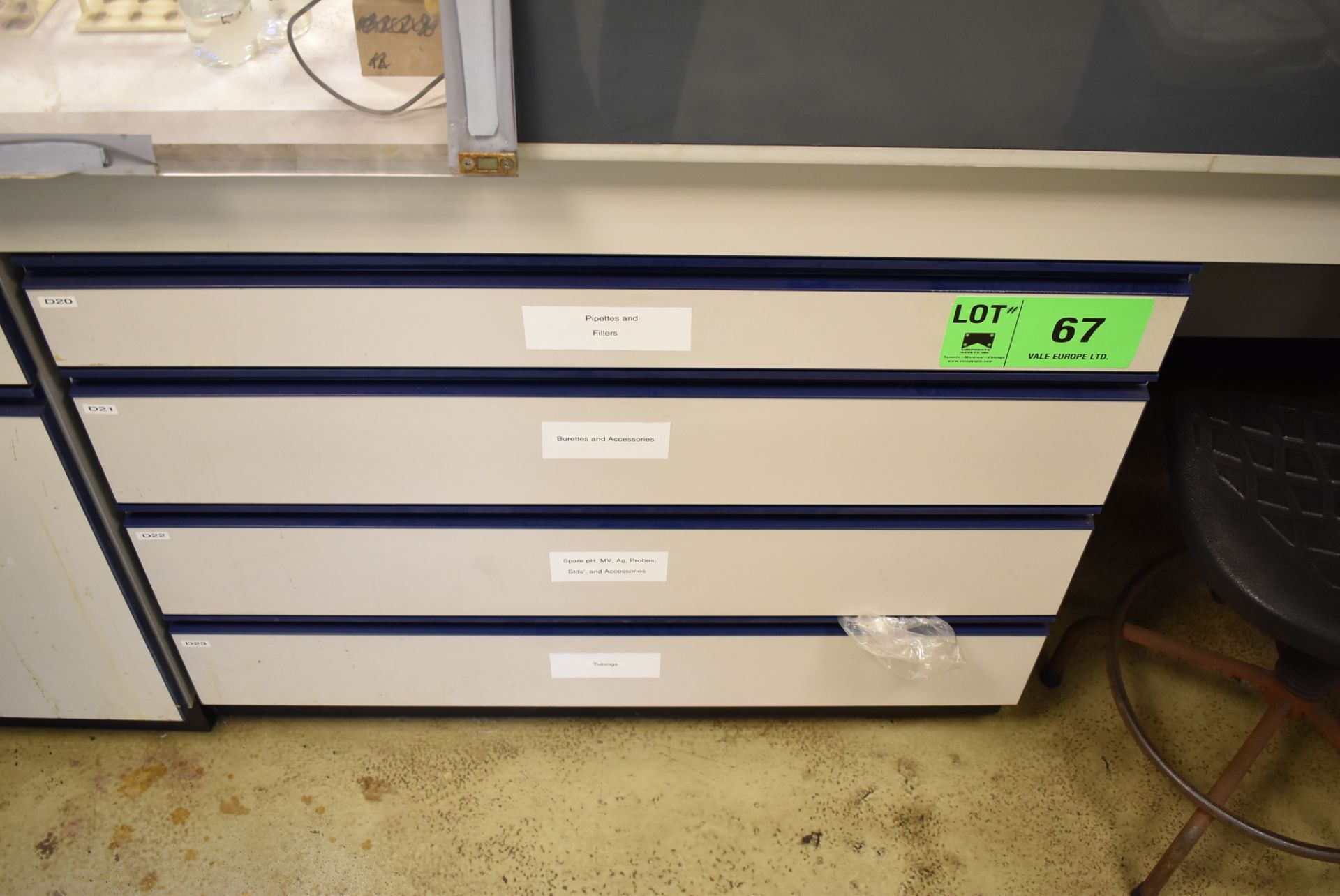 LOT/ 4 DRAWER LAB STORAGE CABINET WITH CONTENTS - PIPETTES, DURETTES, PROBES & ACCESSORIES (ROOM