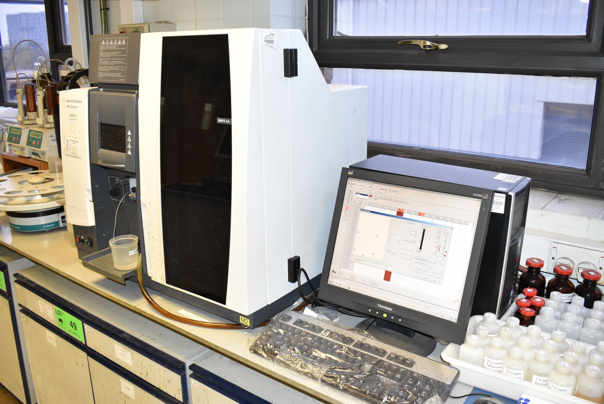 AGILENT TECHNOLOGIES 280FS AA SPECTROMETER WITH DATA ACQUISITION COMPUTER S/N: AA1108M034 (ROOM 264) - Image 2 of 5