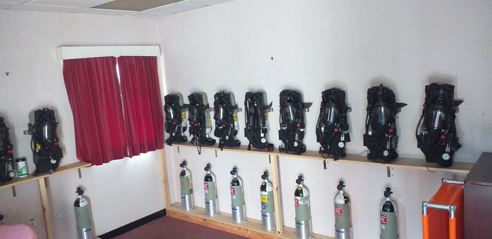 12 REPACEMENT OXYGEN GAS CYLINDERS [RIGGING FEES FOR LOT #2026 - £150 PLUS APPLICABLE TAXES] - Image 2 of 2