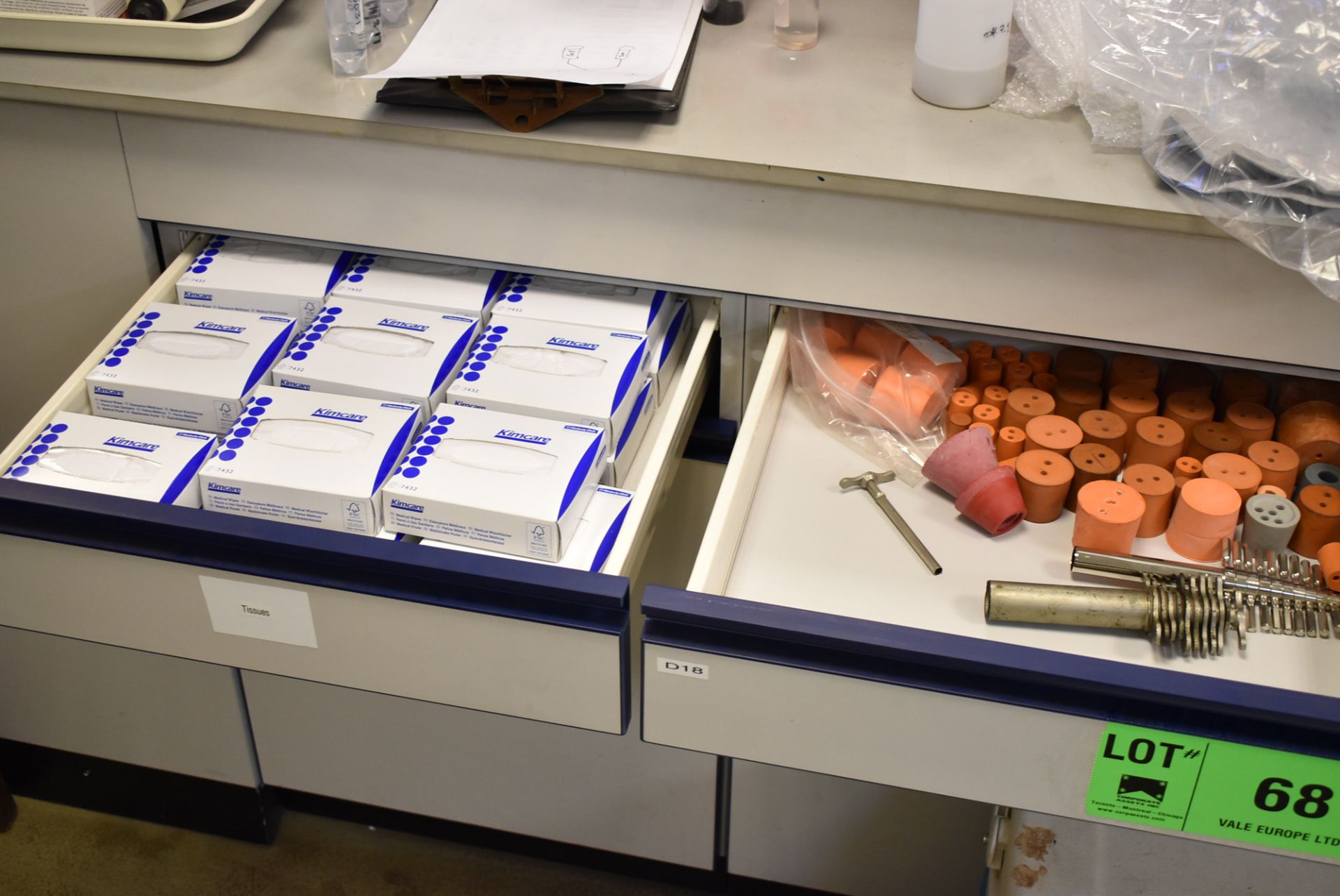 LOT/ 3 SECTION LAB STORAGE CABINET WITH CONTENTS - TISSUES, ROLLS, STATIONARY (ROOM 264) [RIGGING - Image 3 of 4