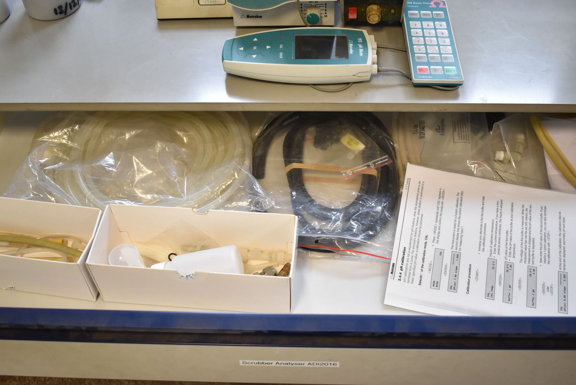 LOT/ 3 SECTION LAB STORAGE CABINET WITH CONTENTS - GLASSWARE, PROCESS PH PROBES & METERS, SURPLUS - Image 3 of 7