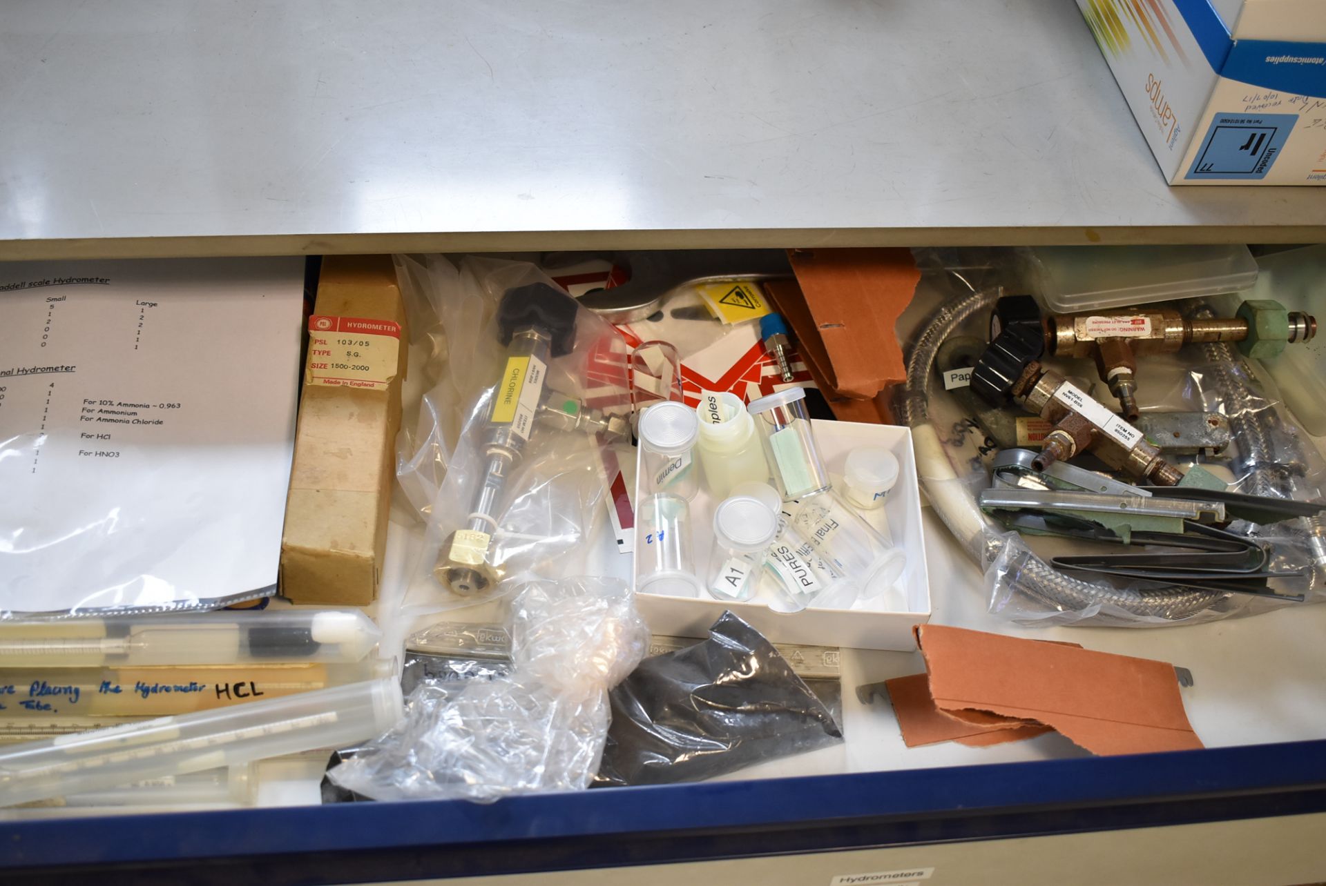 LOT/ 3 SECTION LAB STORAGE CABINET WITH CONTENTS - GLASSWARE, PROCESS PH PROBES & METERS, SURPLUS - Image 4 of 7