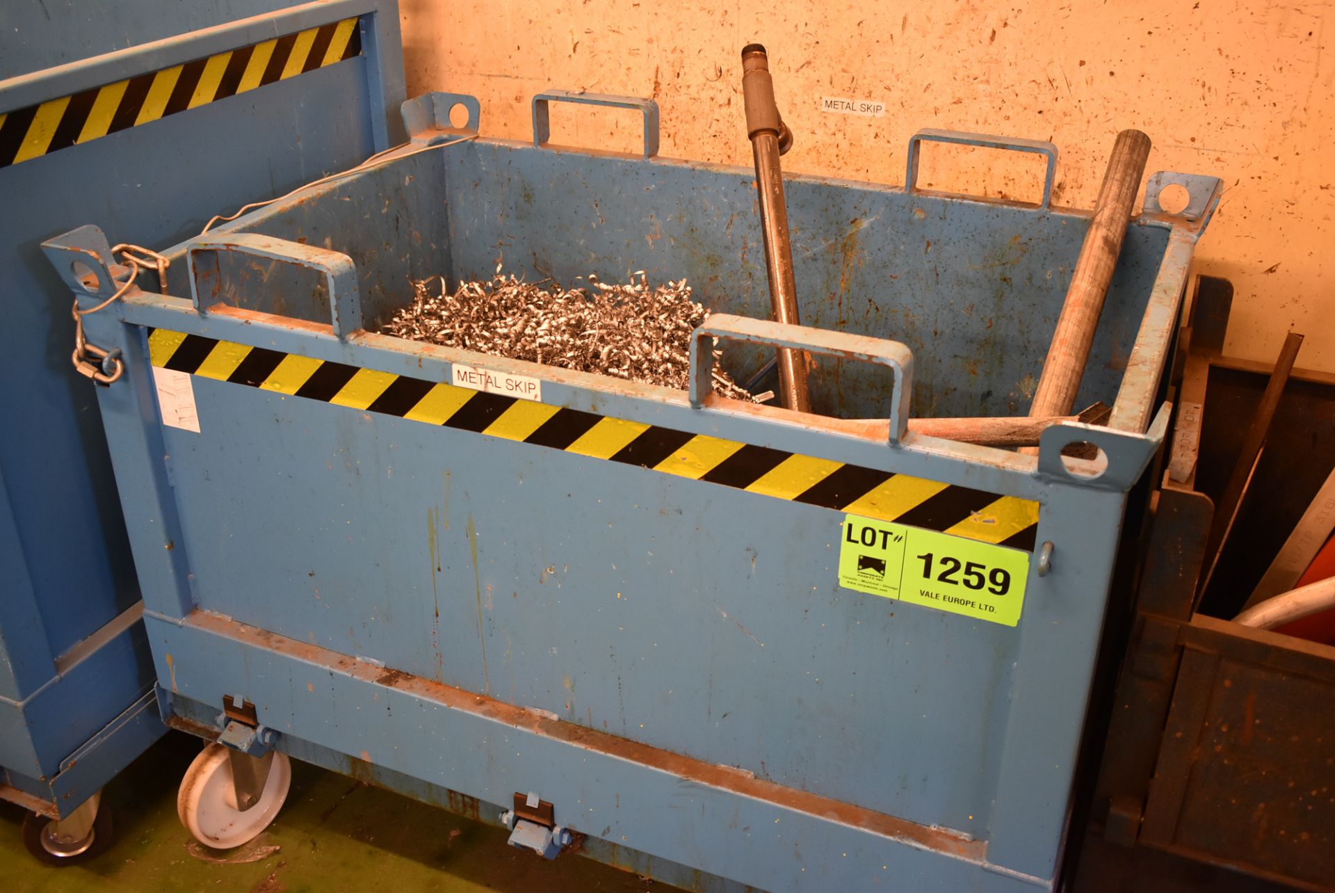 STEEL ROLLING CHIP BIN (MAINTENANCE SHOP) [RIGGING FEES FOR LOT #1259 - £50 PLUS APPLICABLE TAXES]