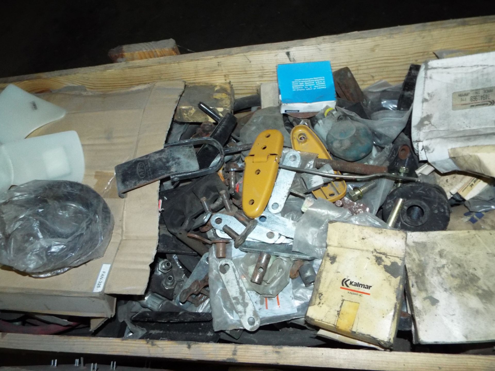 LOT/ CRATE WITH SPARE PARTS - Image 3 of 4