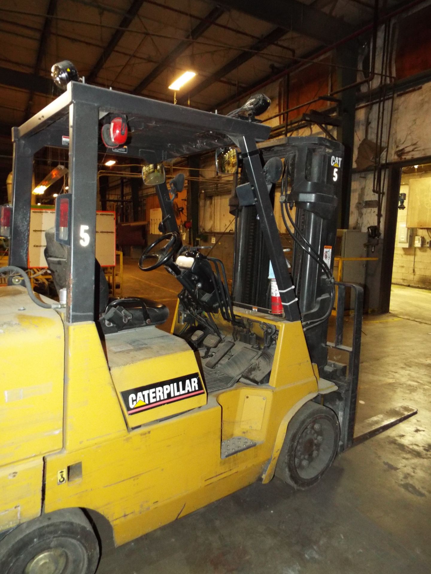CATERPILLAR (2006) GC40K1 LPG FORKLIFT WITH 8000 LB. CAPACITY, 120" MAX. LIFT HEIGHT, SIDE SHIFT,