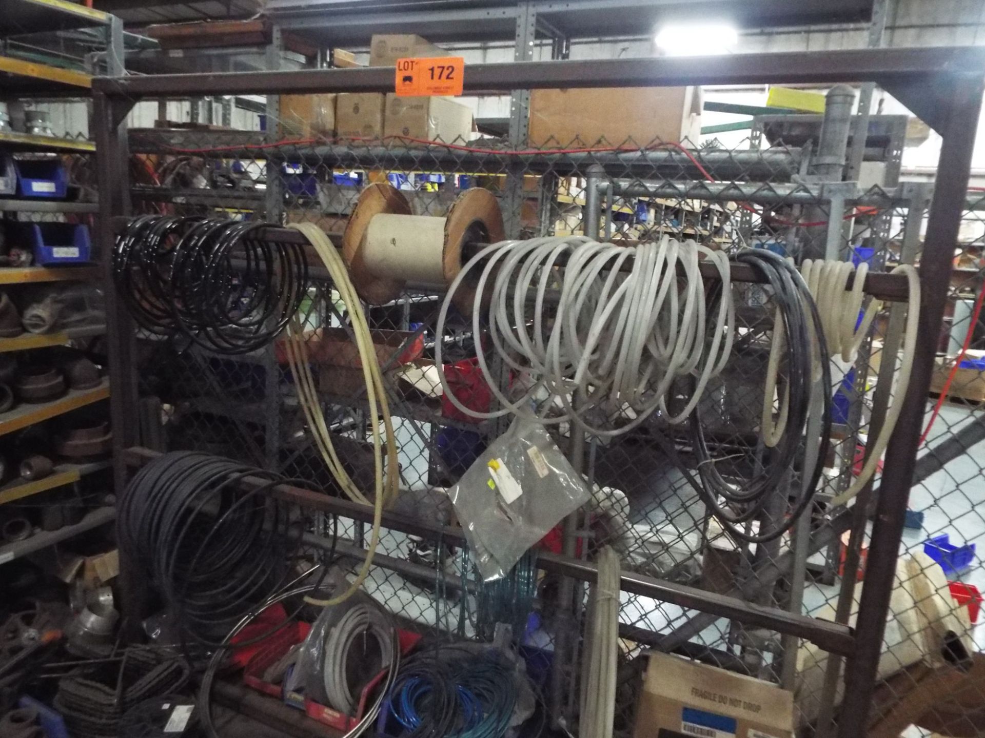 LOT/ RACK WITH HOSE