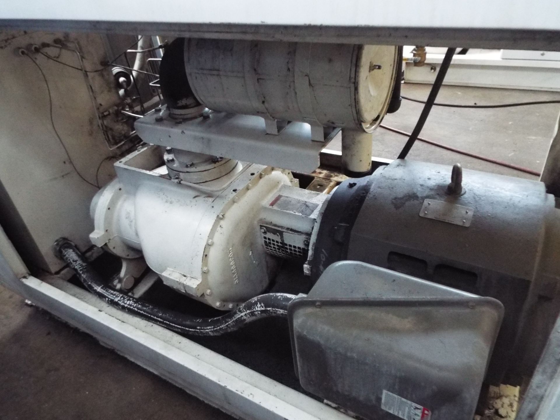 GARDNER-DENVER ELECTRA-SAVER II 100 HP ROTARY SCREW AIR COMPRESSOR WITH 30,892 HRS (RECORDED AT TIME - Image 3 of 8