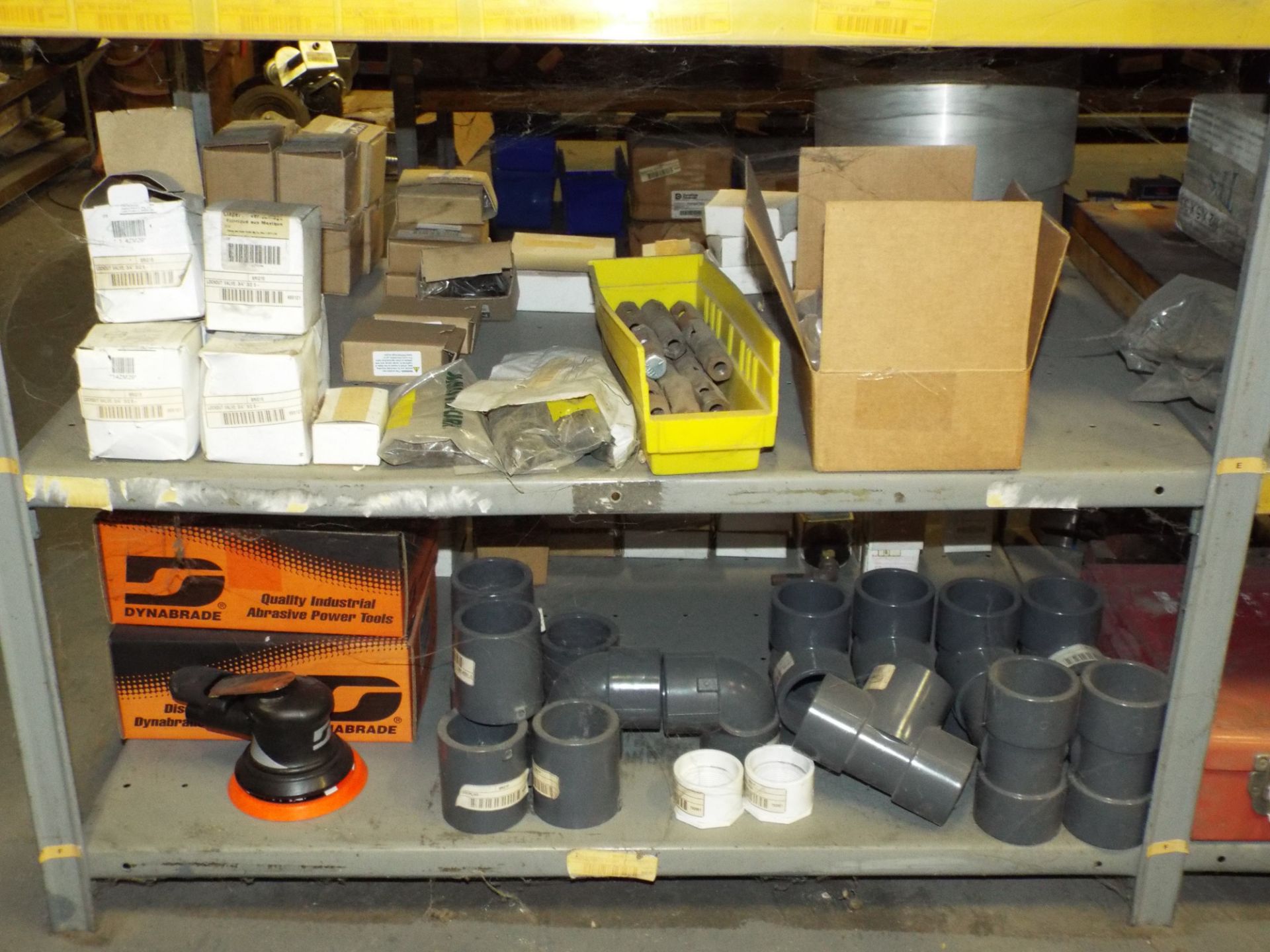 LOT/ CONTENTS OF SHELF - INCLUDING BUT NOT LIMITED TO GAUGES, GRINDERS, PVC PIPE FITTINGS AND - Image 5 of 7