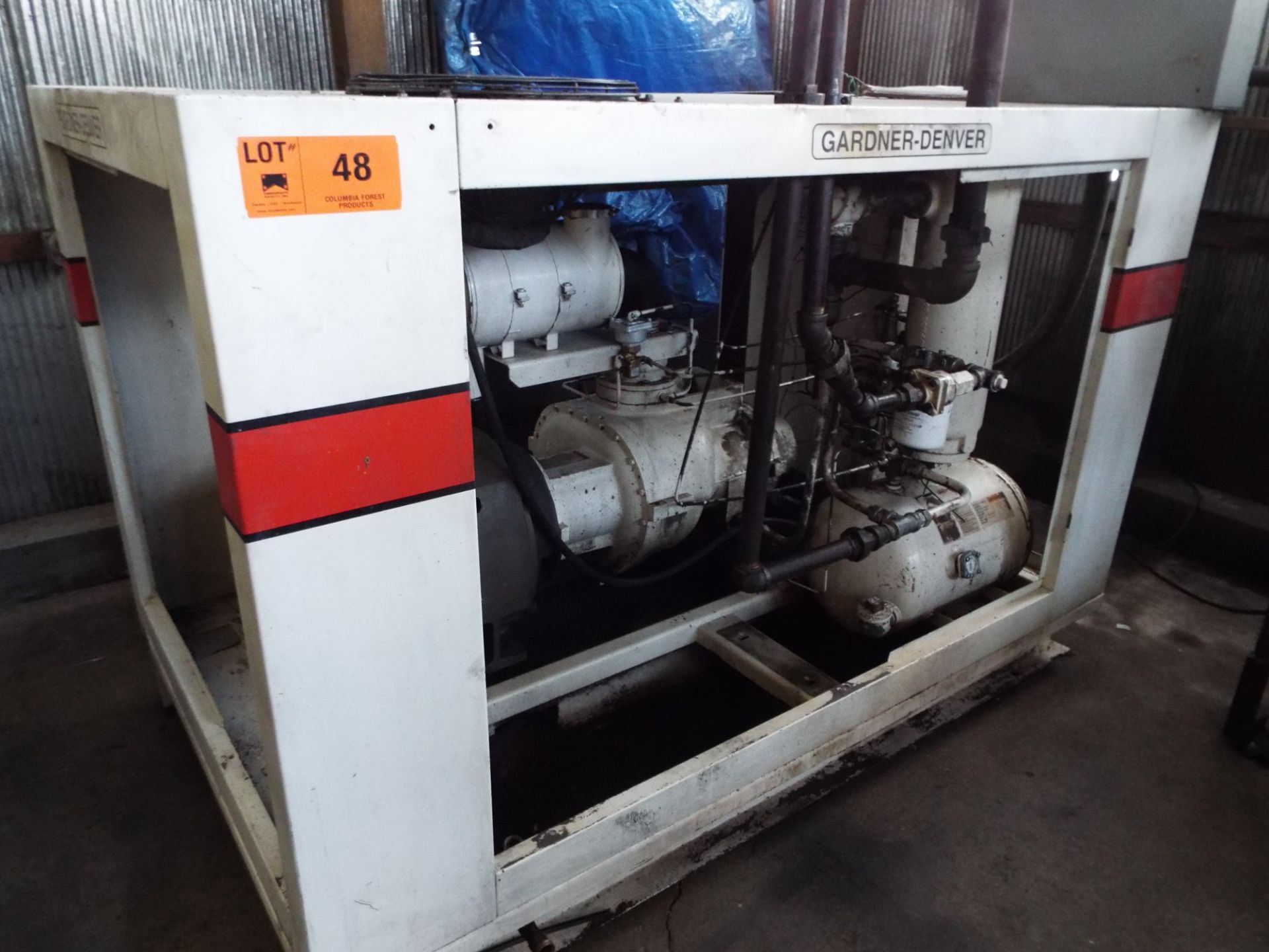 GARDNER-DENVER ELECTRA-SAVER II 100 HP ROTARY SCREW AIR COMPRESSOR WITH 30,892 HRS (RECORDED AT TIME